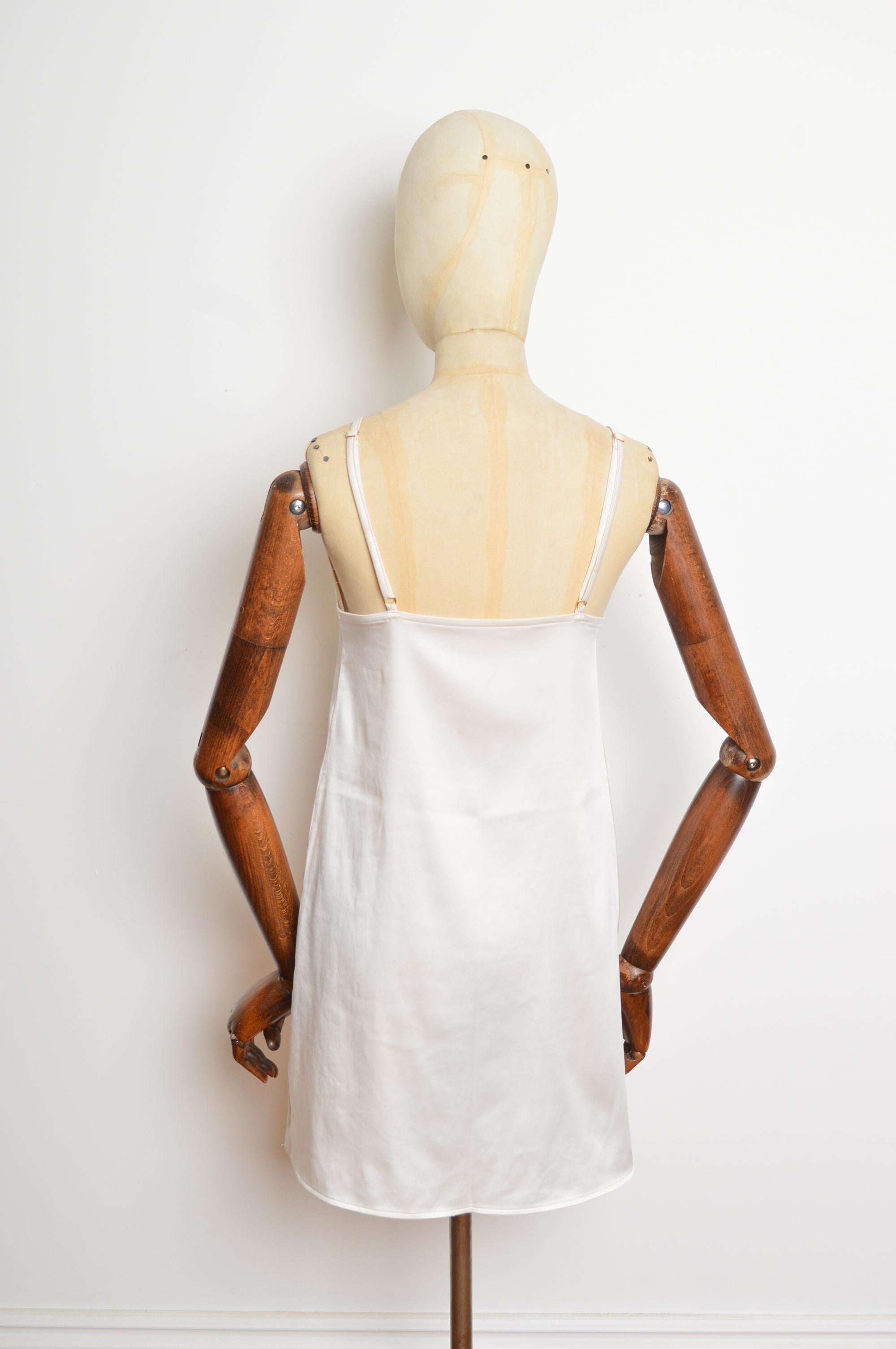 Vestido de tirantes con perlas transparentes en crema, Christian Dior by John Galliano, 2000 en venta 4