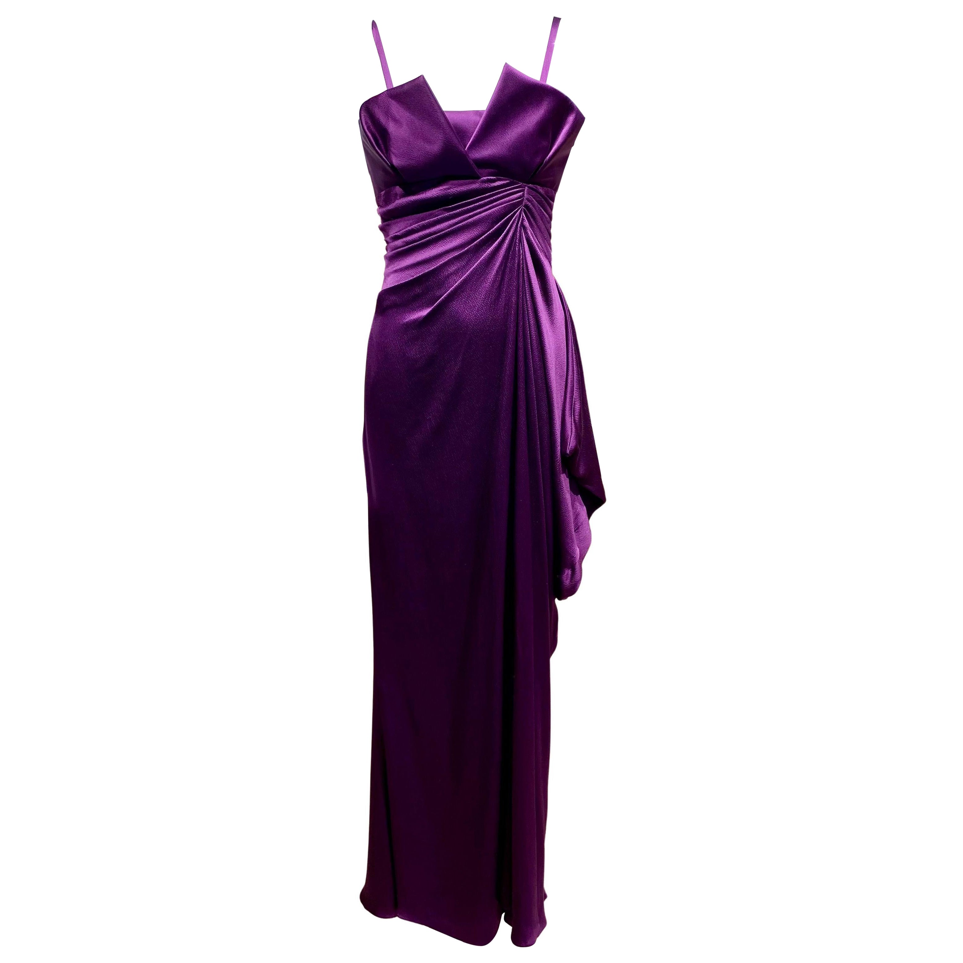 Abito drappeggiato in seta color melanzana di Christian Dior, disegnato da John Galliano, primi anni 2000