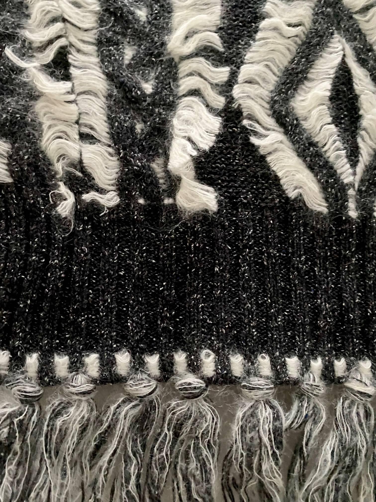 2000s Christian Dior Geometrische Wolle gestrickt Schal Schal für Damen oder Herren im Angebot