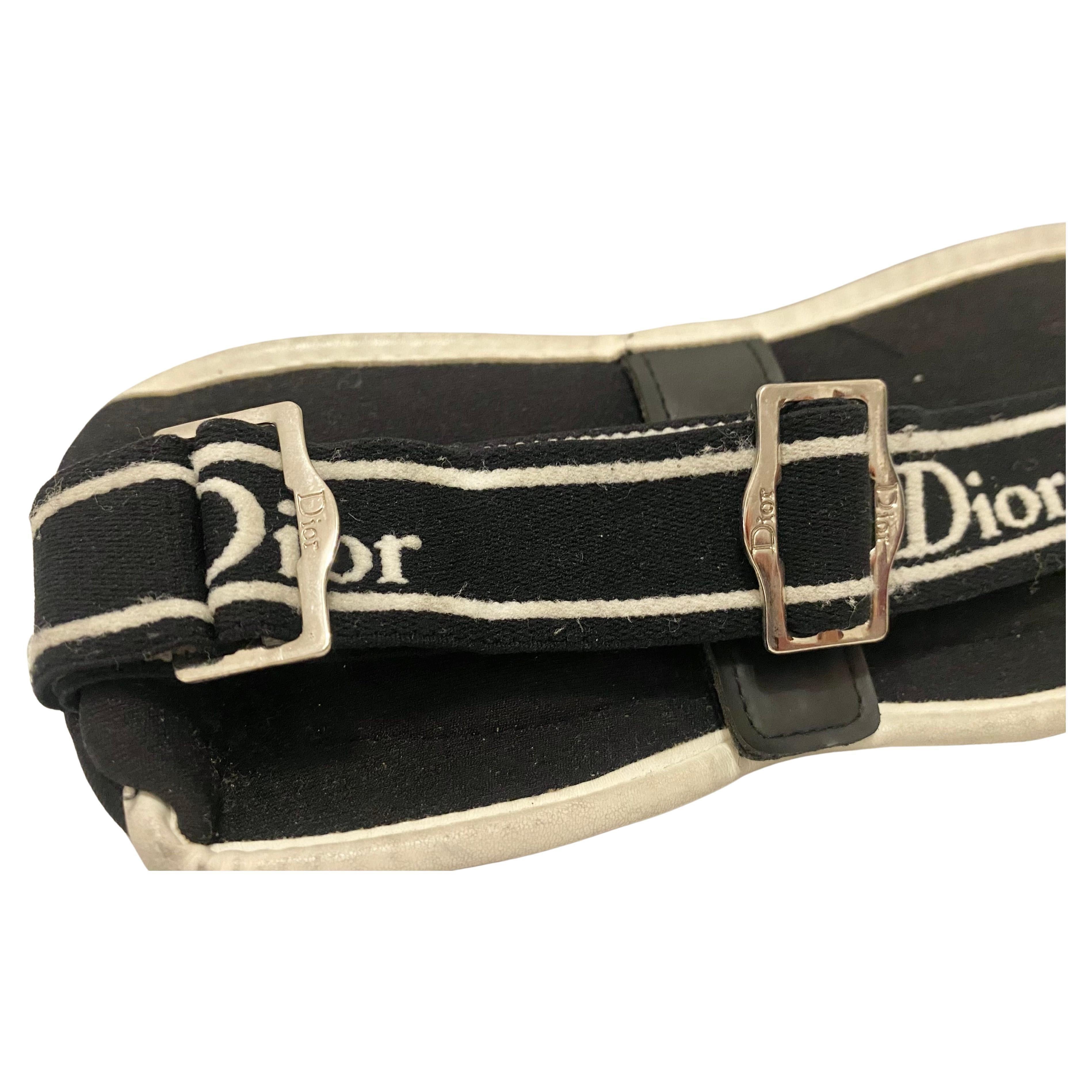 Women's or Men's 2000s Christian Dior Soft Zipped Glasses Case For Sale