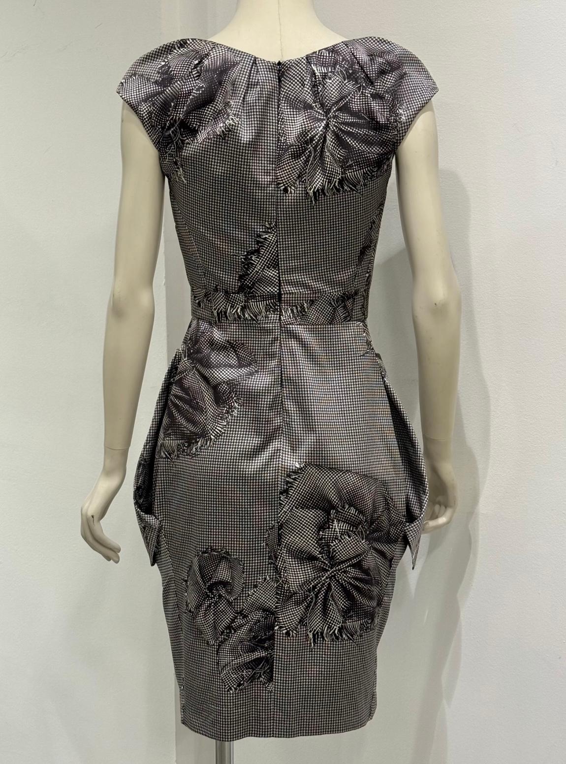 Robe en soie pied-de-poule des années 2000 de Christian Dior avec application florale Excellent état - En vente à Milano, Lombardia