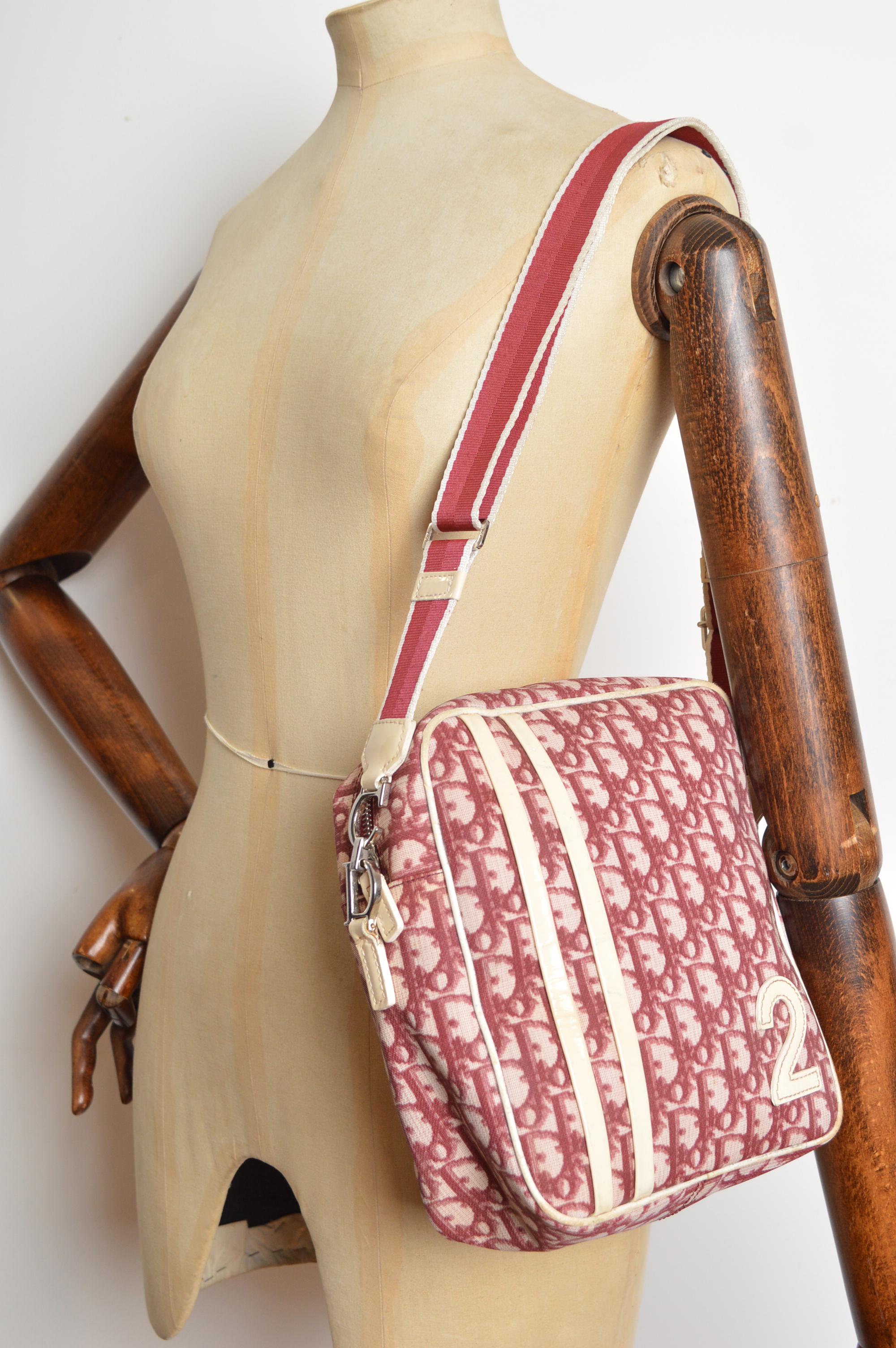 2000s Christian Dior John Galliano for Christian Dior Borsa a tracolla Trotter Monogram Rosa Lampone in vendita 5