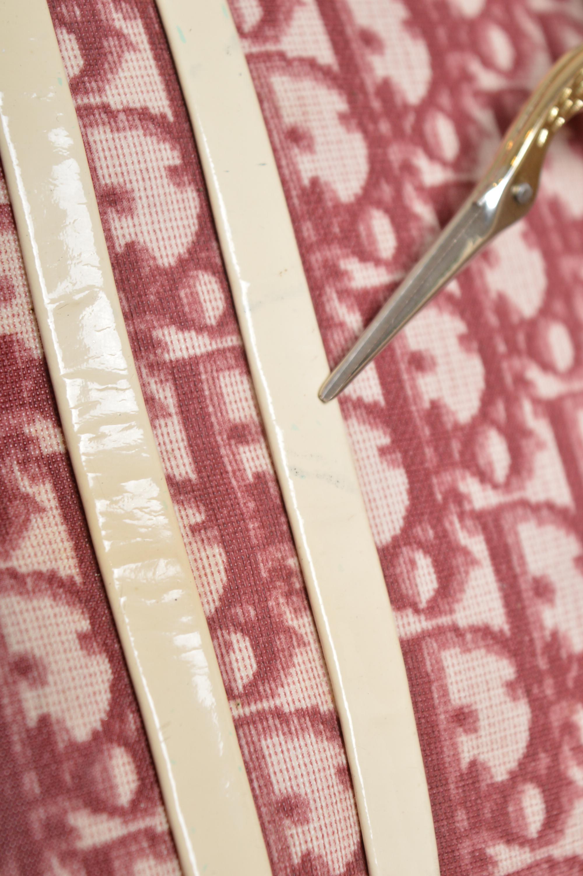 2000s Christian Dior John Galliano for Christian Dior Borsa a tracolla Trotter Monogram Rosa Lampone in vendita 10