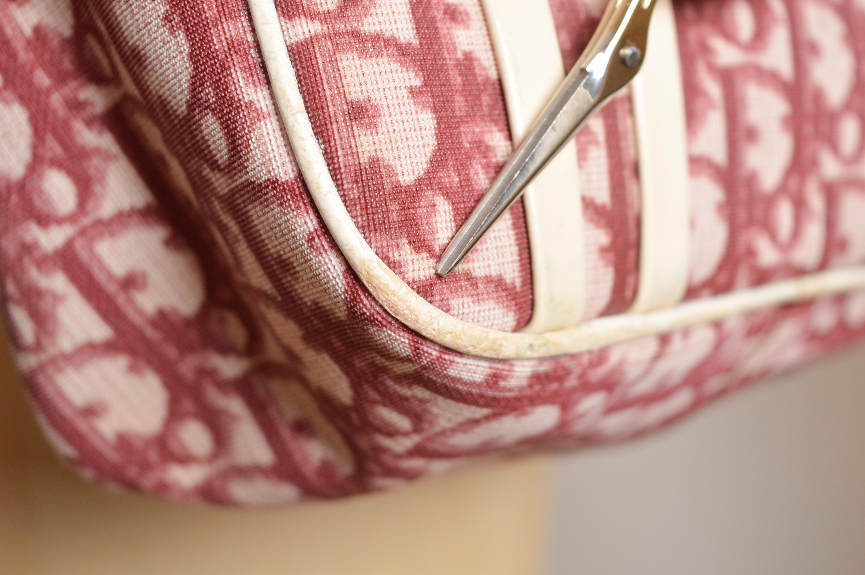 2000s Christian Dior John Galliano for Christian Dior Borsa a tracolla Trotter Monogram Rosa Lampone in vendita 11