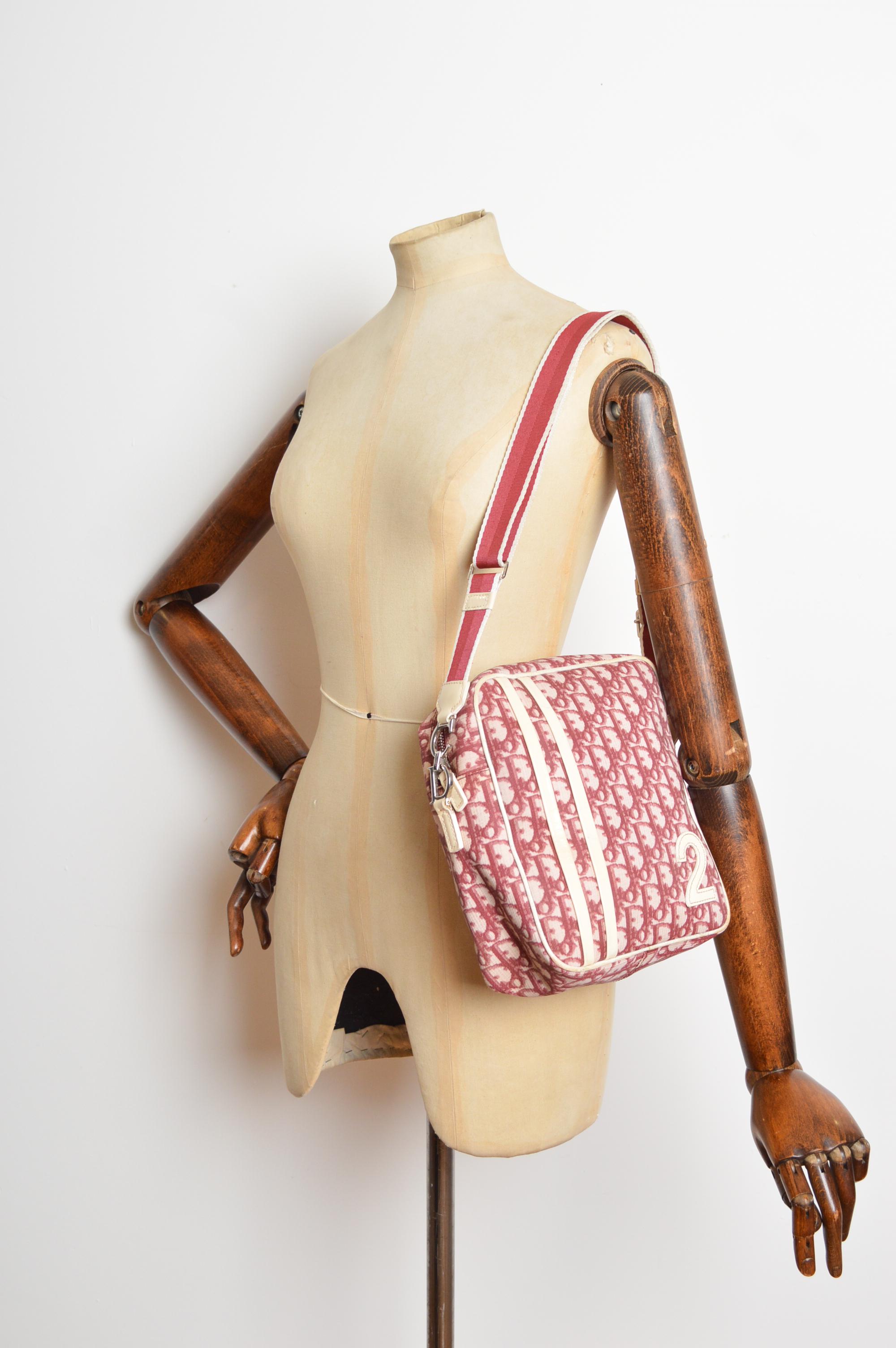 2000s Christian Dior John Galliano for Christian Dior Borsa a tracolla Trotter Monogram Rosa Lampone in vendita 4