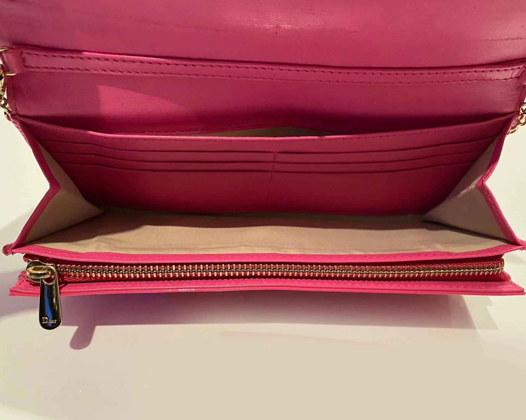 2000s Christian Dior Pink Patent Leather Handbag  In Good Condition For Sale In London, GB