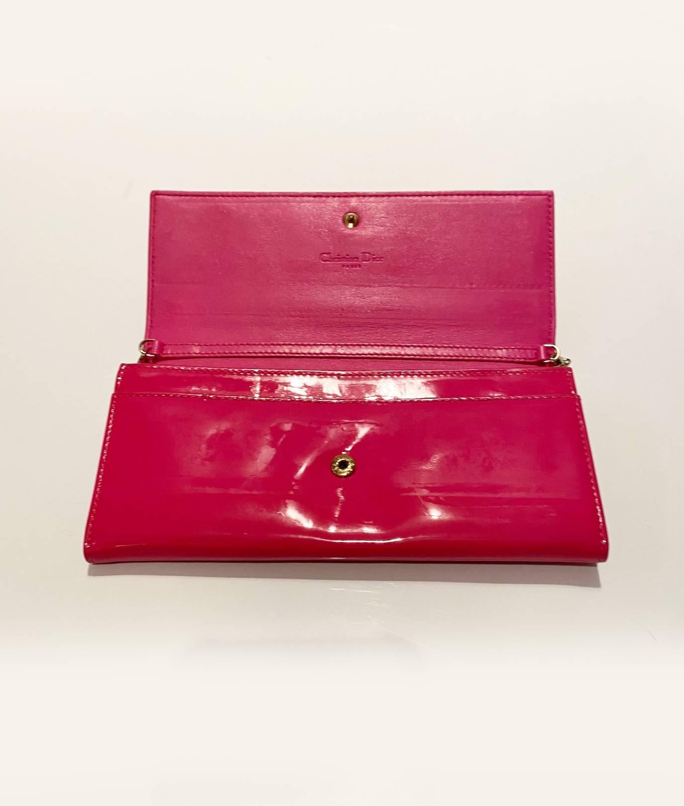 Rose Christian Dior - Sac à main en cuir verni rose avec chaîne, années 2000 en vente
