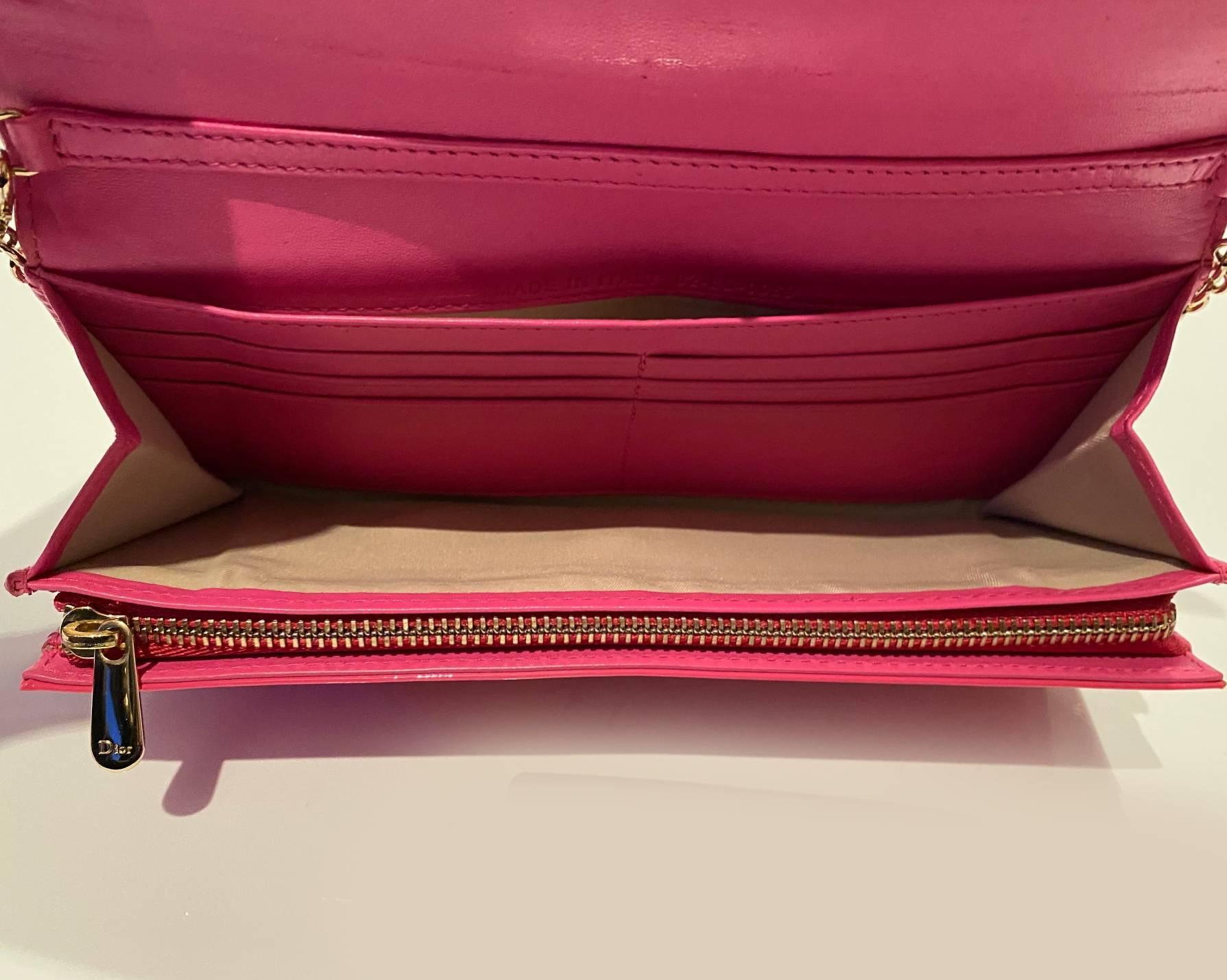 2000s Christian Dior Pink Patent Leather Chain Handbag For Sale 1