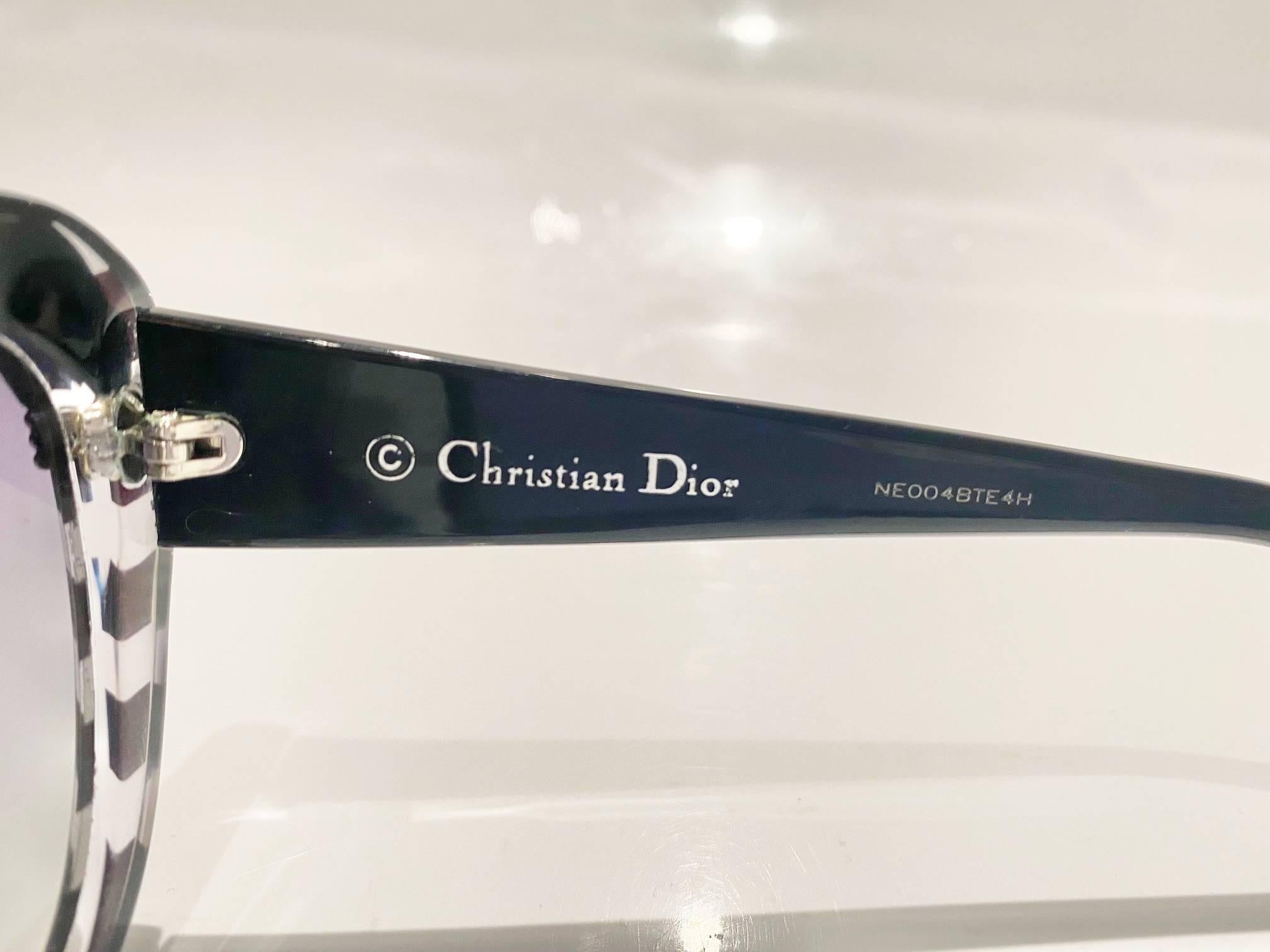 Lunettes de soleil yeux de chat à rayures Christian Dior des années 2000  Bon état - En vente à London, GB