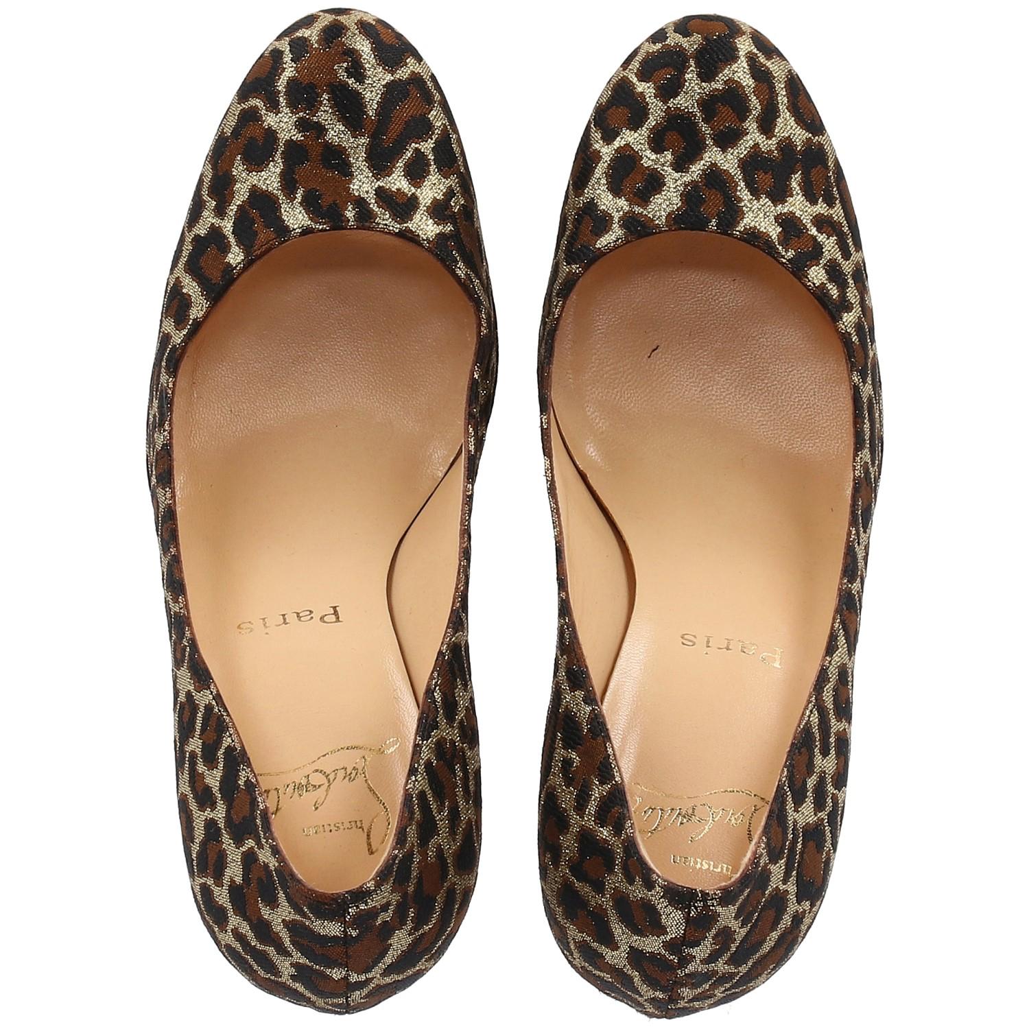 The stylish Christian Louboutin brown black and gold animalier printed lurex leather decolleté features round toes and 11cm stiletto heels.  
Made in Italy
Years: 200s

Size: 38.5

Heels: 11 cm
Plateau: 1 cm
Insole: 25 cm

