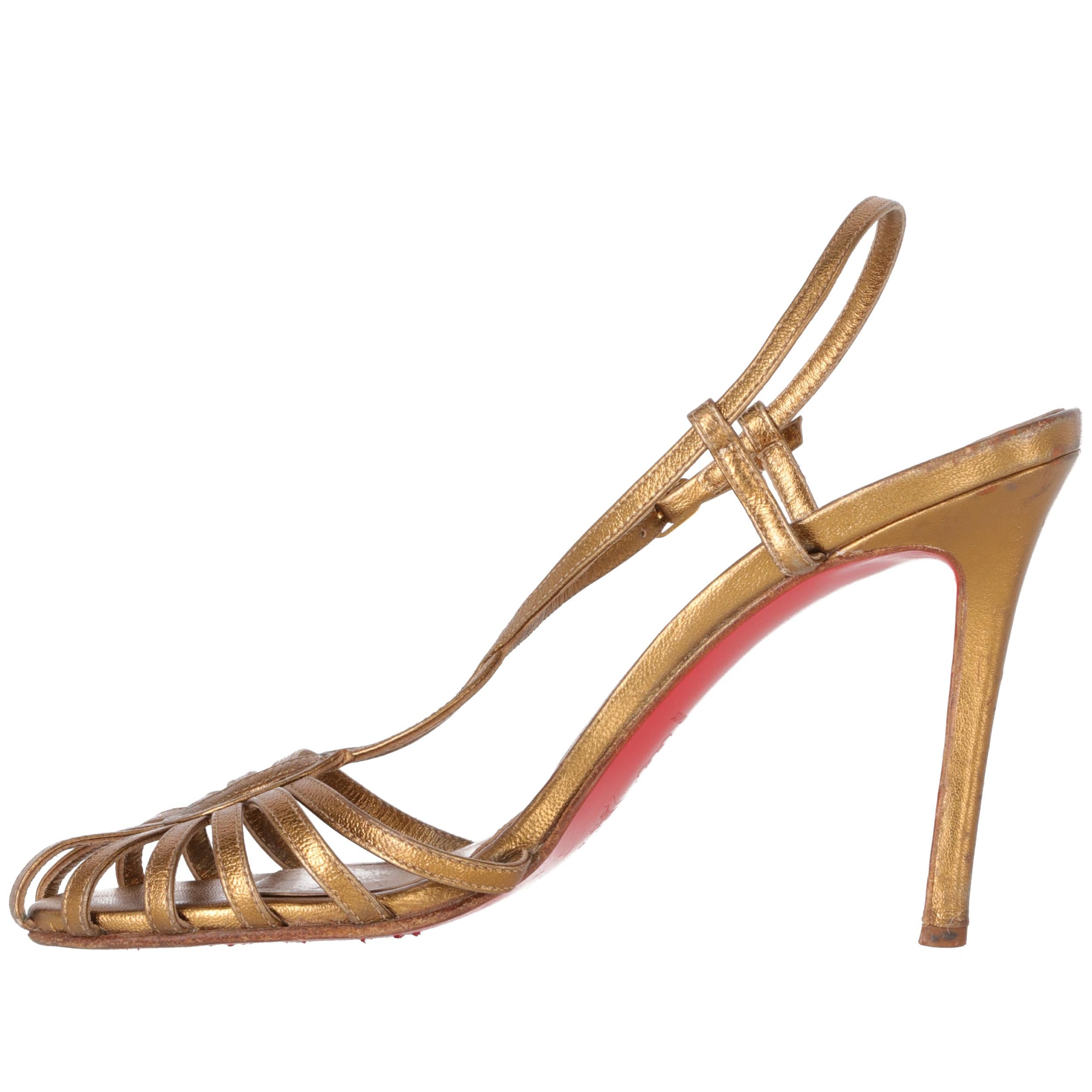 Christian Louboutin heels sandals in golden leather, with ankle strap, 10 cm high stiletto heel and iconic red sole.
The item shows signs of wear and a repair as shown in the pictures.

Years: 2000s

Made in France

Size: 37 EU

Heel height: 10