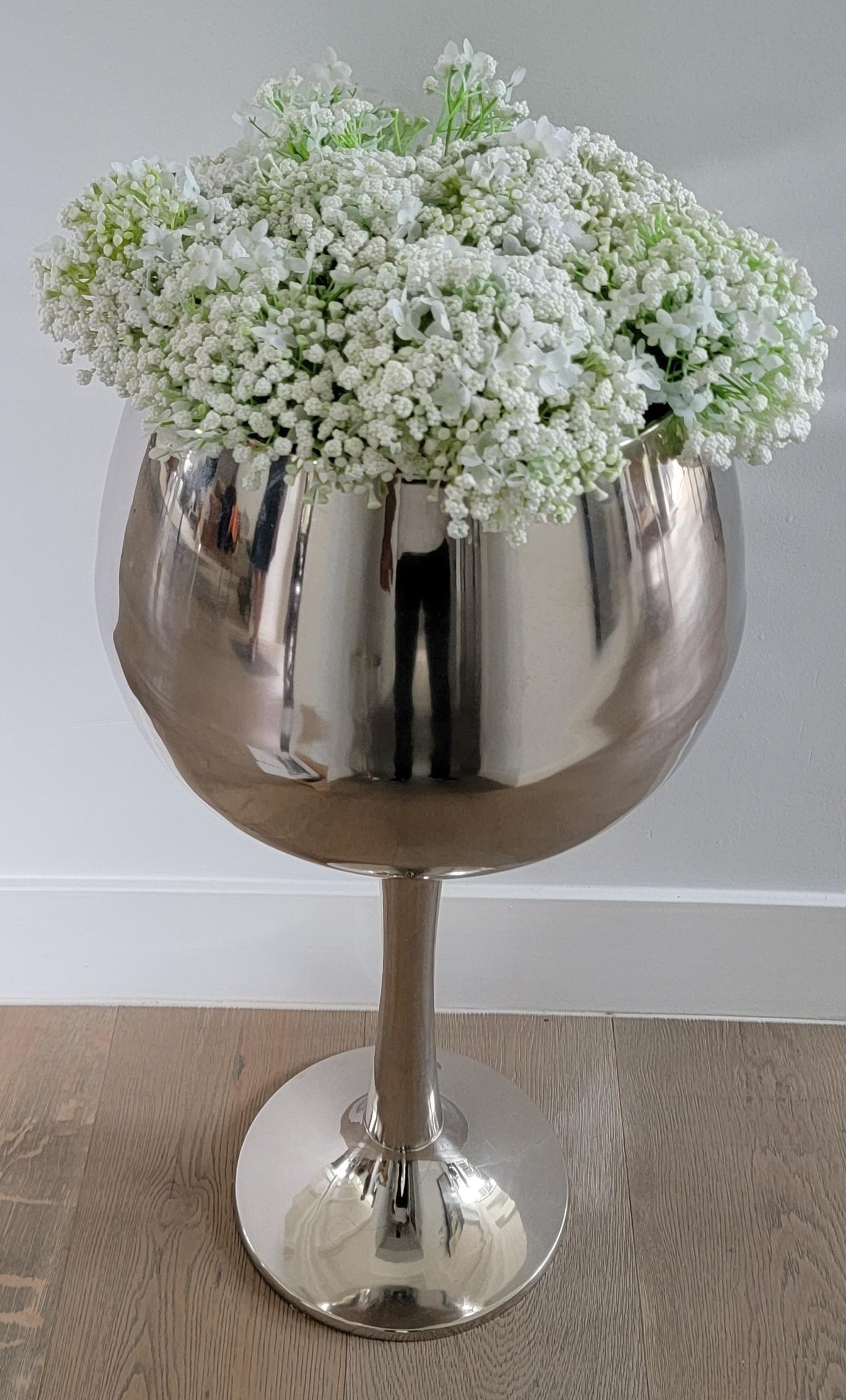 2000s Chrome Monumental Large Planter In Good Condition For Sale In Pasadena, CA