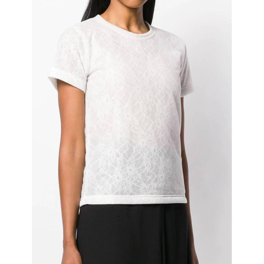 Comme des Garçons t-shirt in white lace fully lined, crew neck and short sleeves.
Years: 2000s

Size: S

Linear measures

Bust: 44 cm
Shoulders: 38 cm