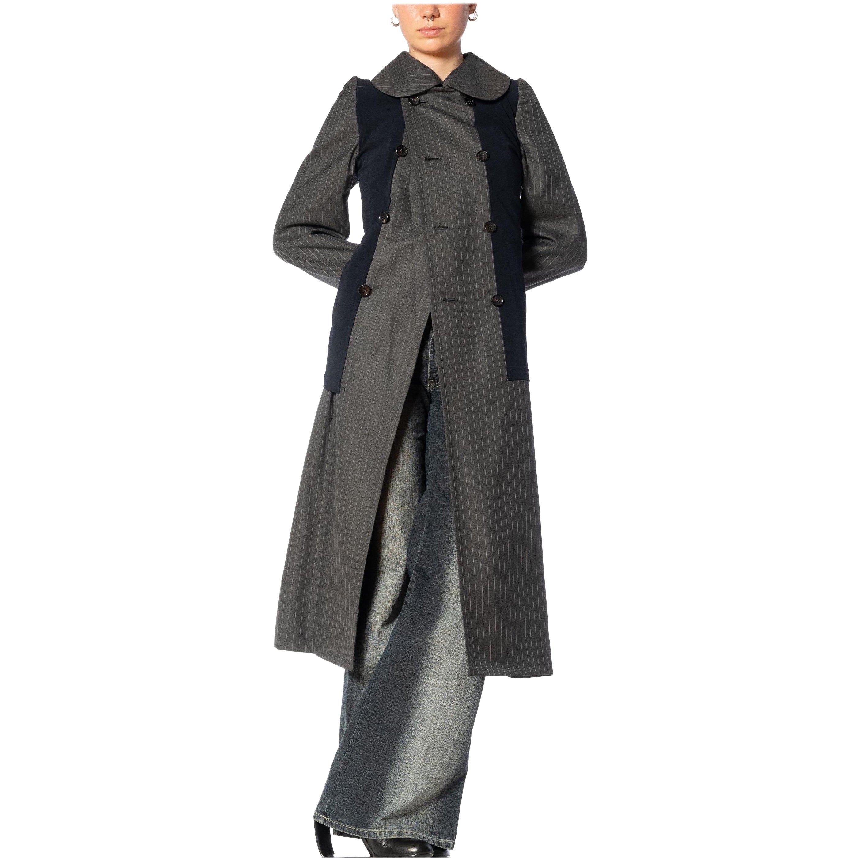 2000S COMME DES GARCONS Cappotto in lana grigia e marina con sovracopertura in polietilene striminzito 2007