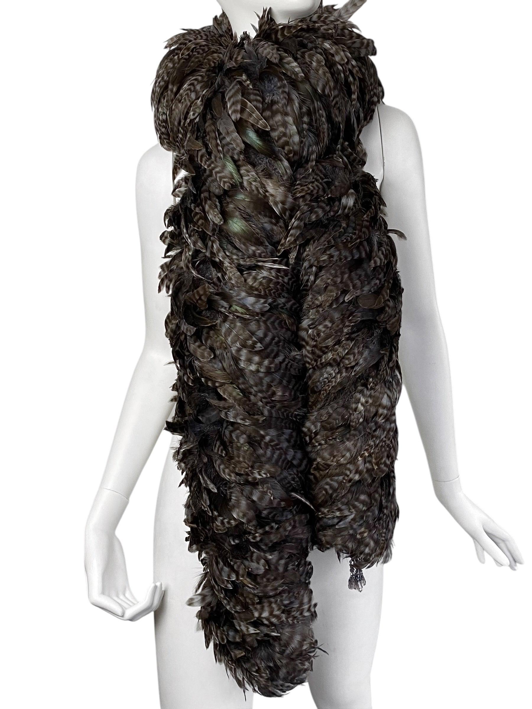 BRAND : /

DESIGNER : /

YEAR/DECADE : 2000s

SIZE : /

MADE IN : /

COMPOSITION : PHEASANT FEATHERS

CONDITION : VERY GOOD

NOTE : /
