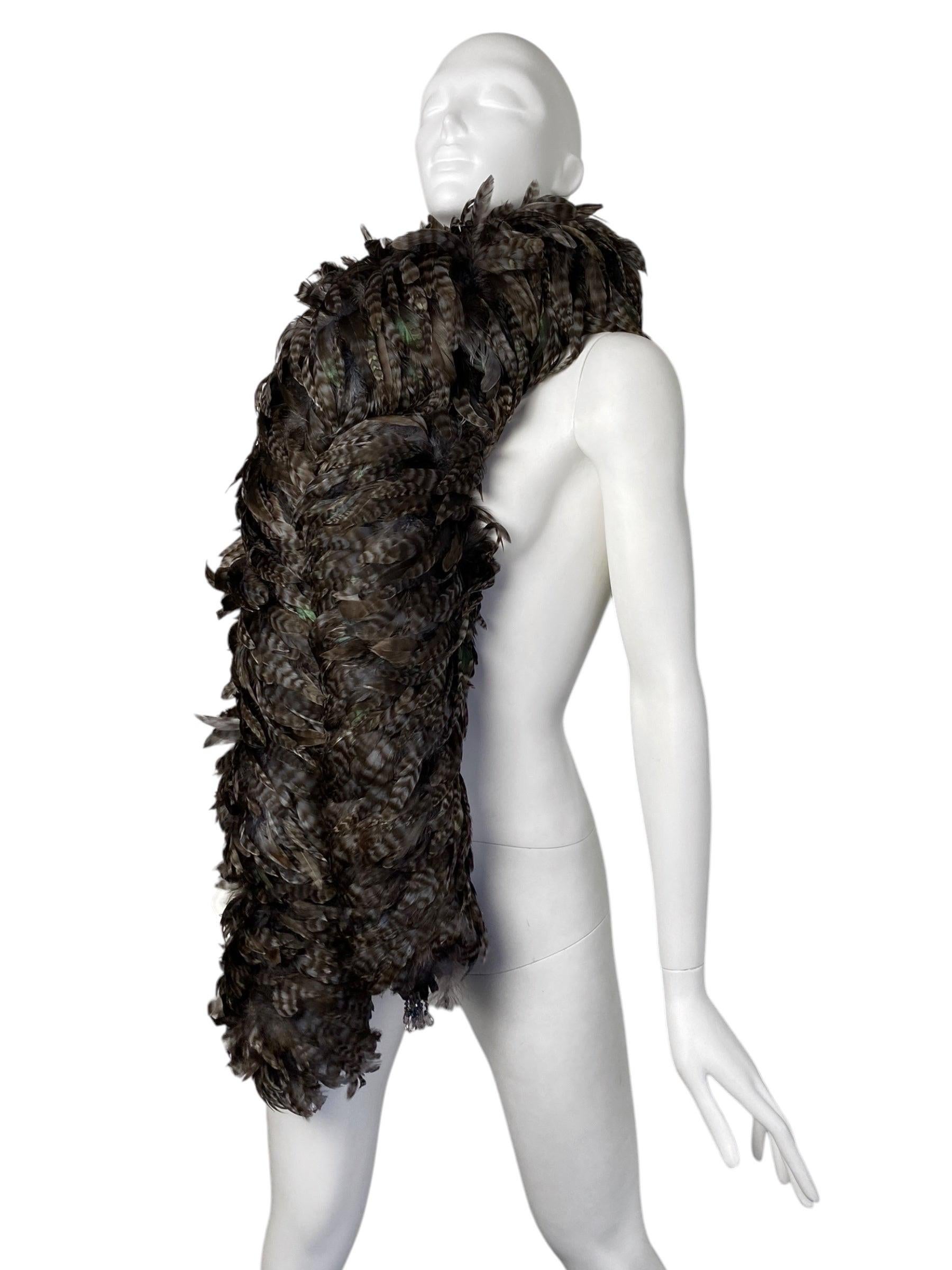 2000s DARK BROWN PHEASANT FEATHERS MAXI SCARF In Excellent Condition For Sale In PARIS, FR