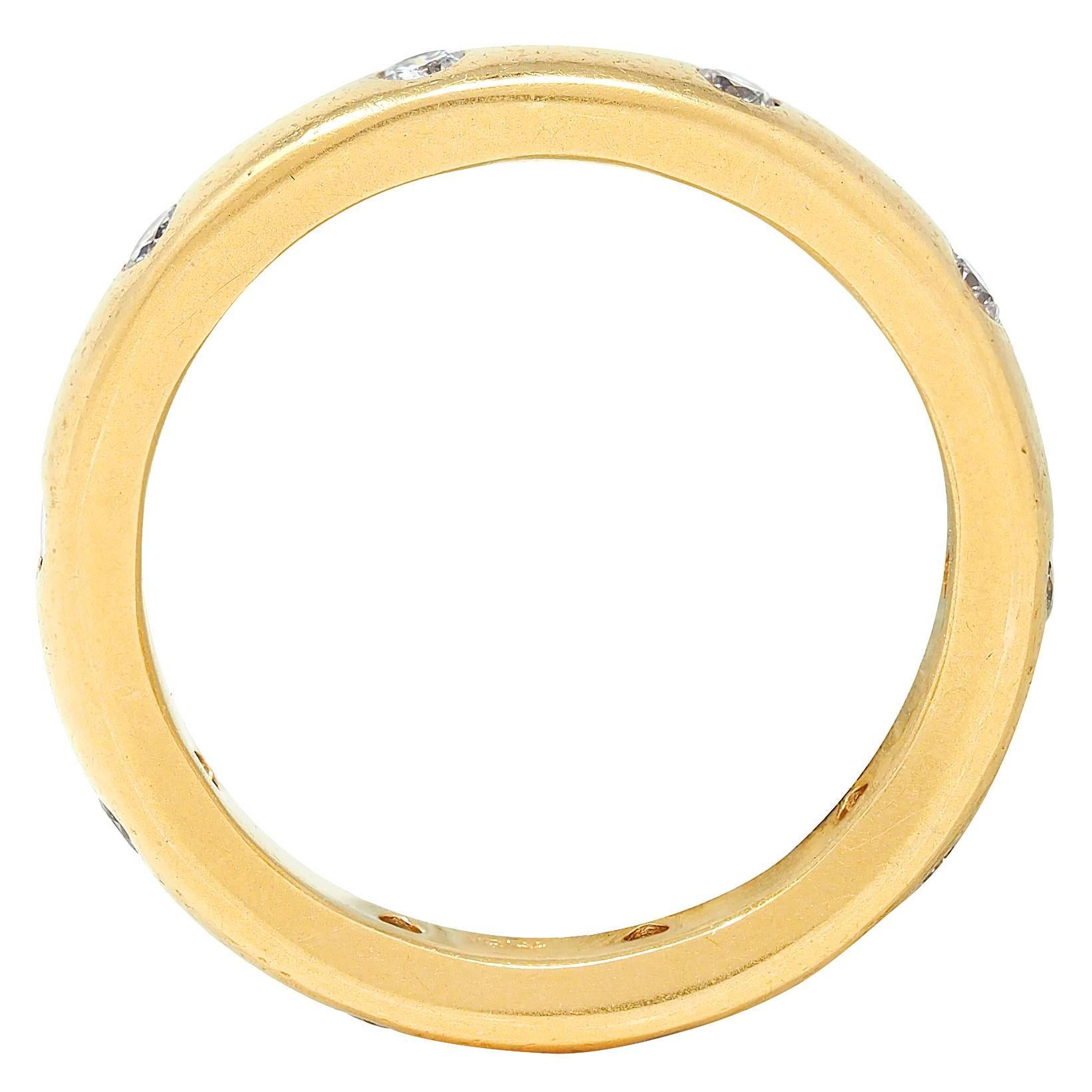 Contemporaneo 2000's Diamond 18 Karat Yellow Gold Flush Set Band Ring in vendita