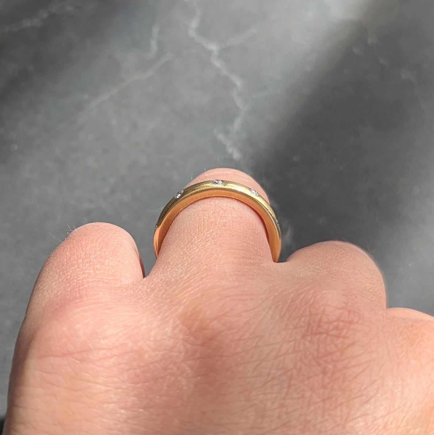2000's Diamond 18 Karat Yellow Gold Flush Set Band Ring in vendita 3