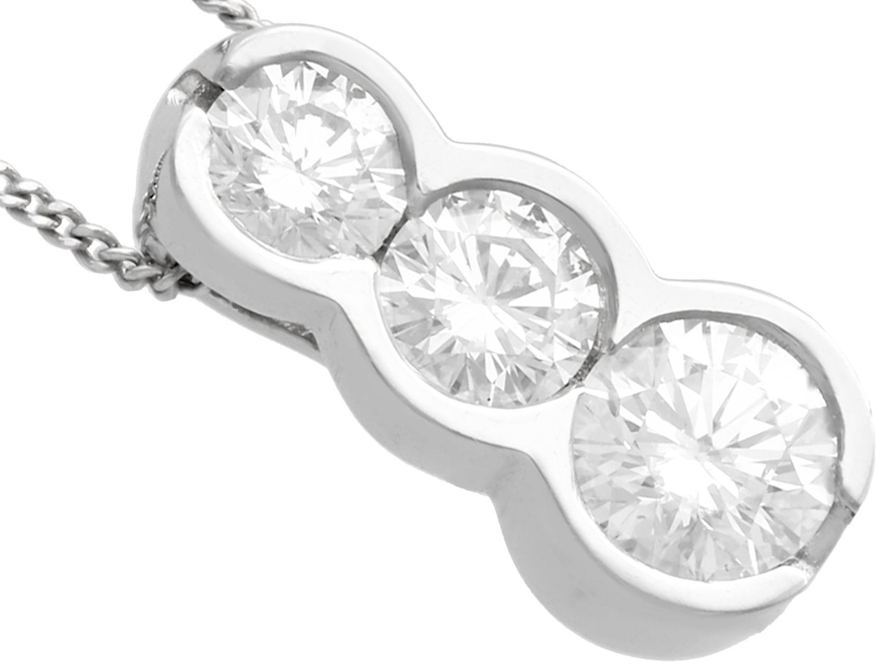 Colgante trilogía de diamantes y platino de los años 2000 en Excelente estado para la venta en Jesmond, Newcastle Upon Tyne
