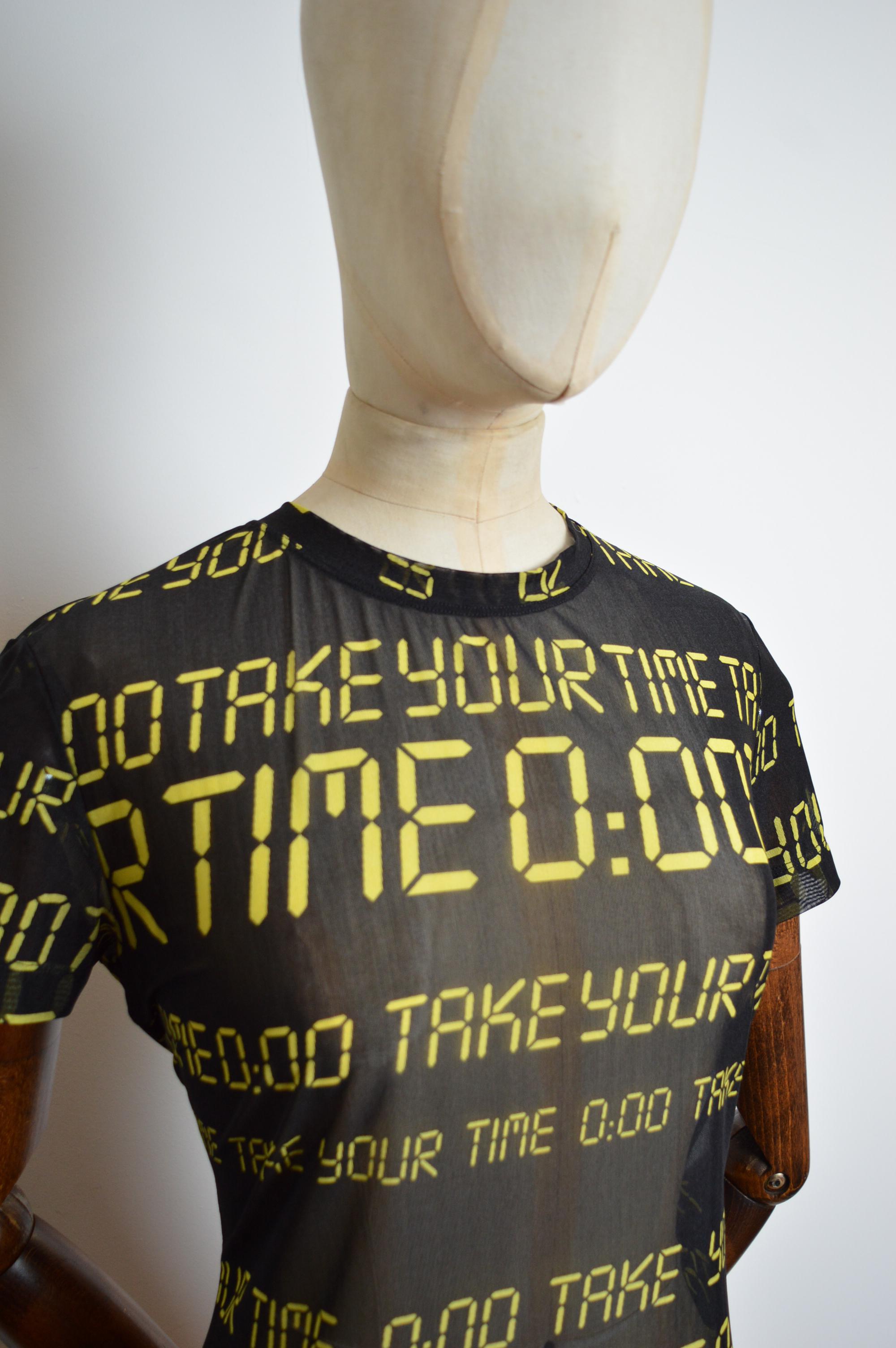 2000's Motif numérique Moschino T-shirt en micro-maille transparente noir et vert fluo Unisexe en vente
