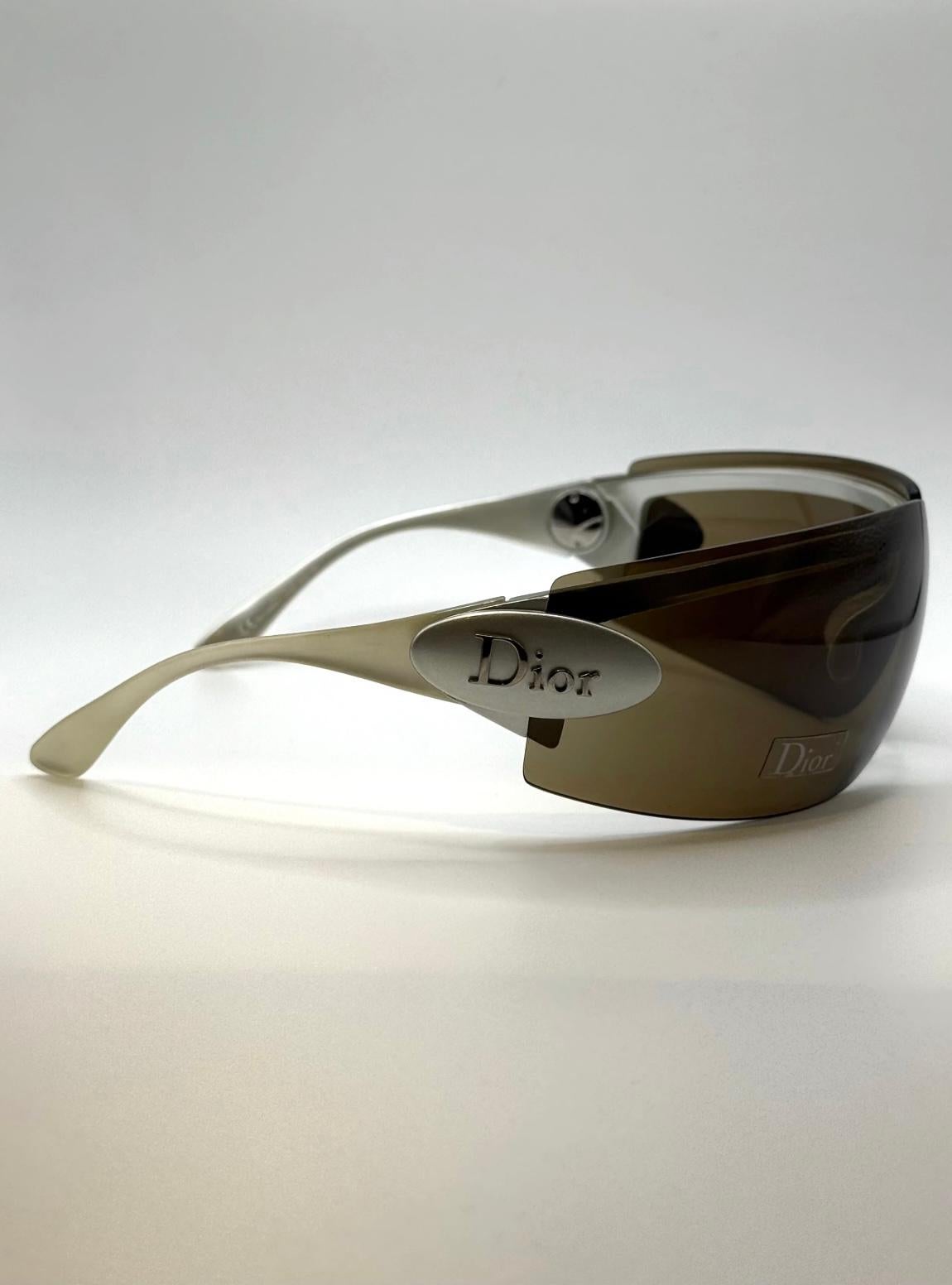Gafas de sol futuristas plegables Dior by Galliano de los años 2000 en venta 2
