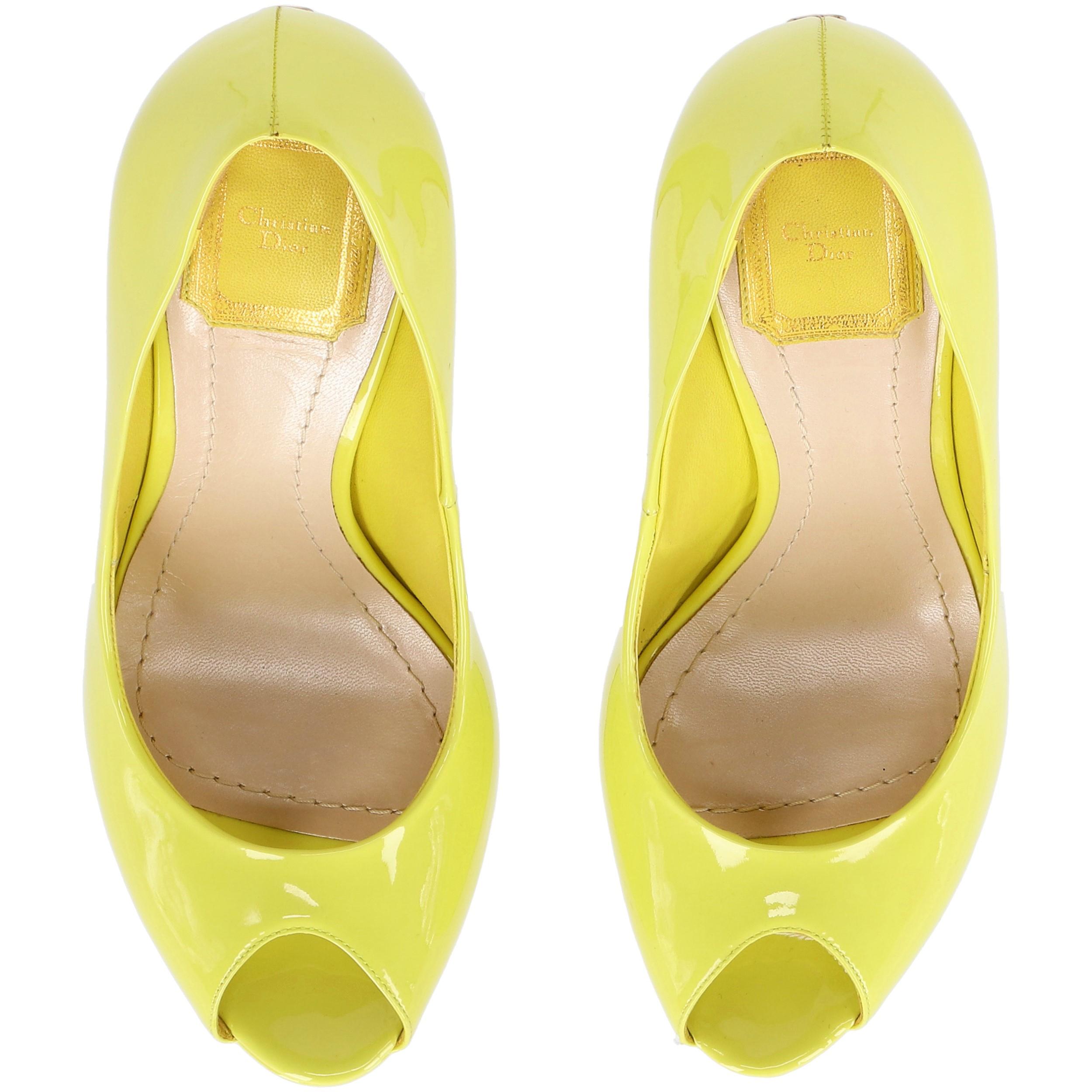 2000s Dior Yellow Lemon Patent Leather Heels Shoes In Good Condition In Lugo (RA), IT