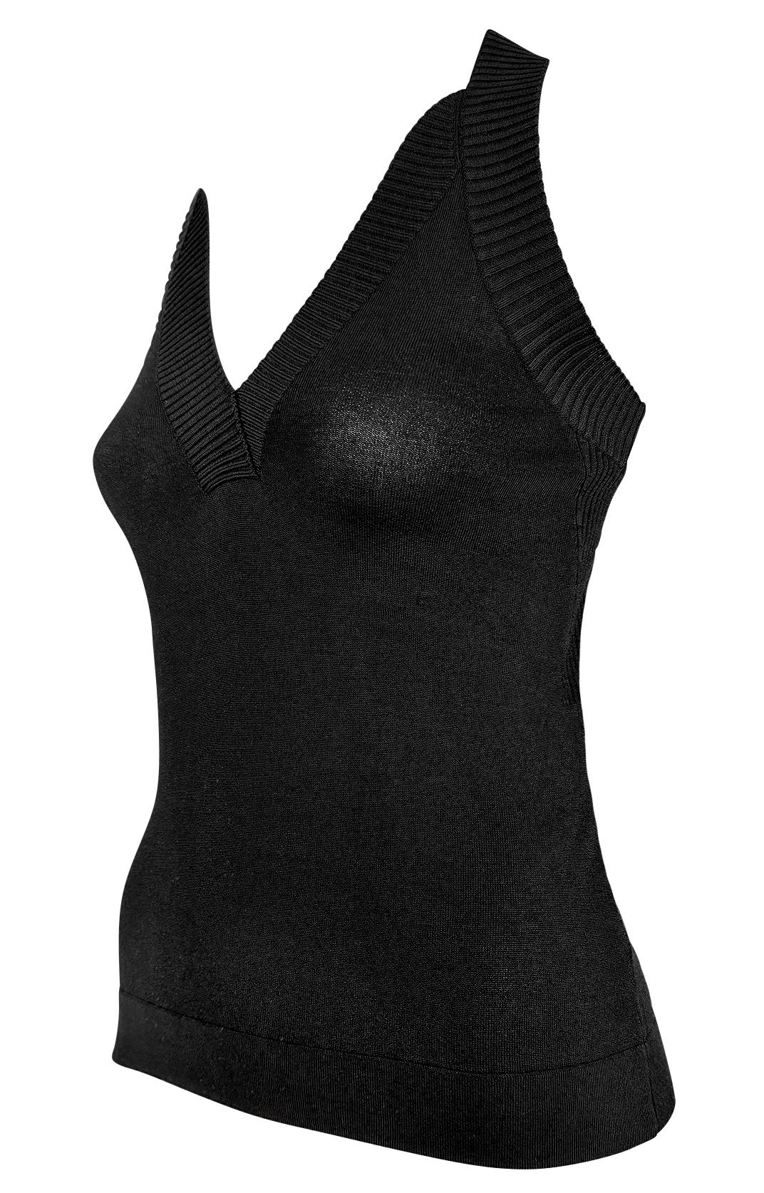 Dieses Halstertop von Dolce & Gabbana aus den frühen 2000er Jahren ist aus schwarzem Stretch-Strick gefertigt und hat eine körperbetonte Passform. Mit tiefem, geripptem V-Ausschnitt und offenem Rücken. 

Ungefähre Maße:
Größe - IT40
Oberweite: 28 -