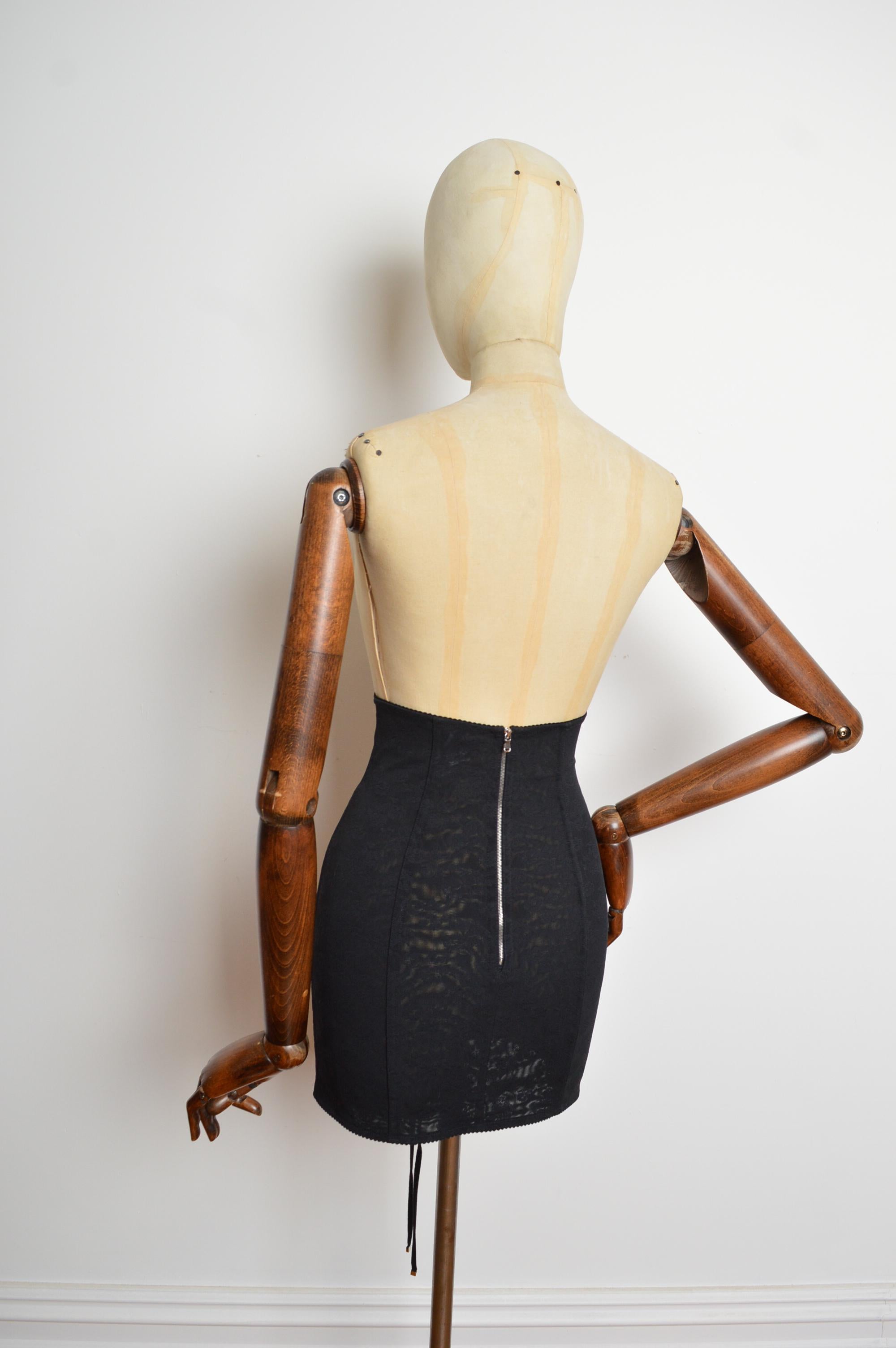 2000s Dolce & Gabbana Black high waist Lace up Lingerie corset mini jupe en vente 5