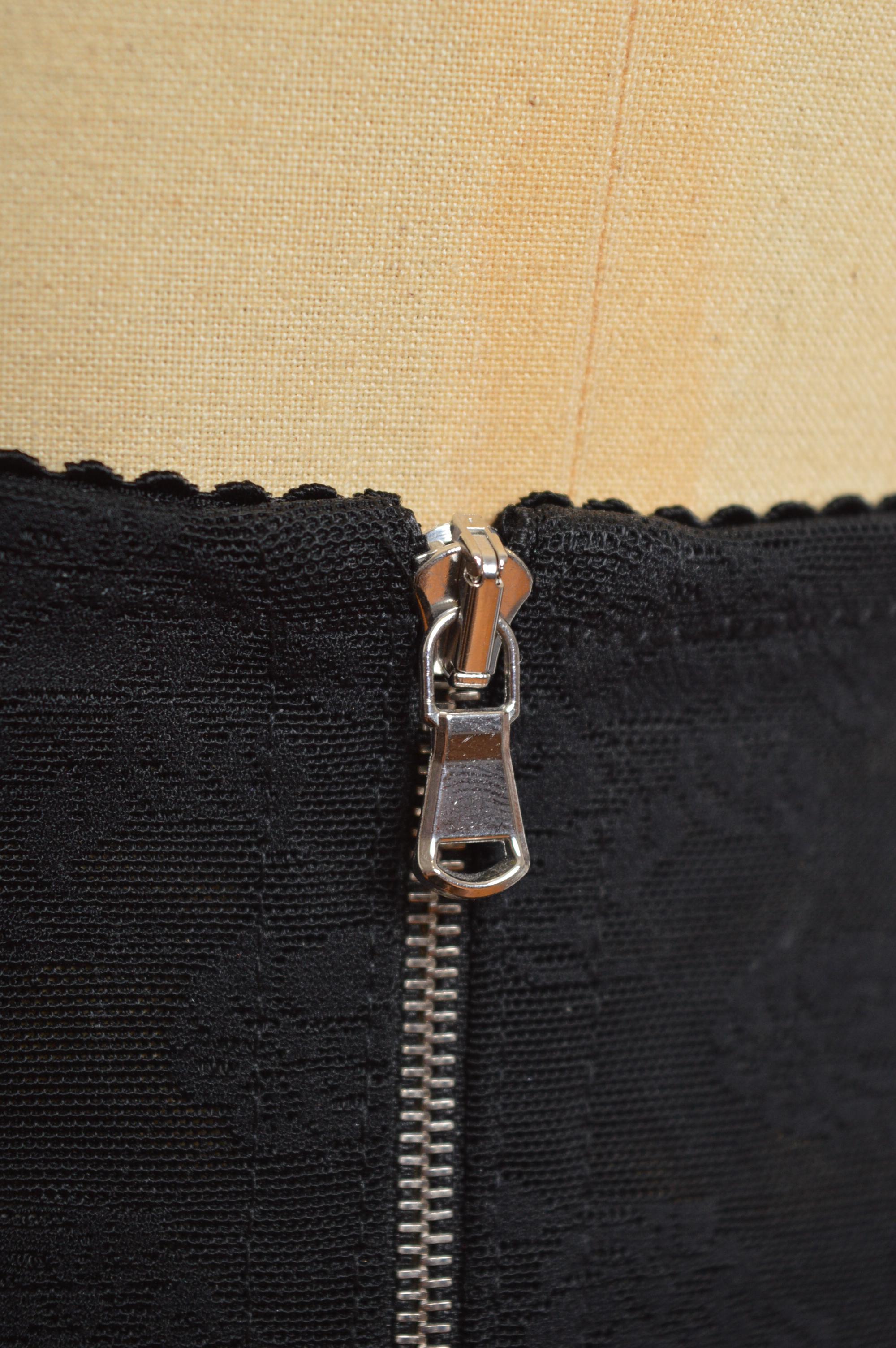 2000s Dolce & Gabbana Nero a vita alta in pizzo Lingerie corsetto mini gonna in vendita 6