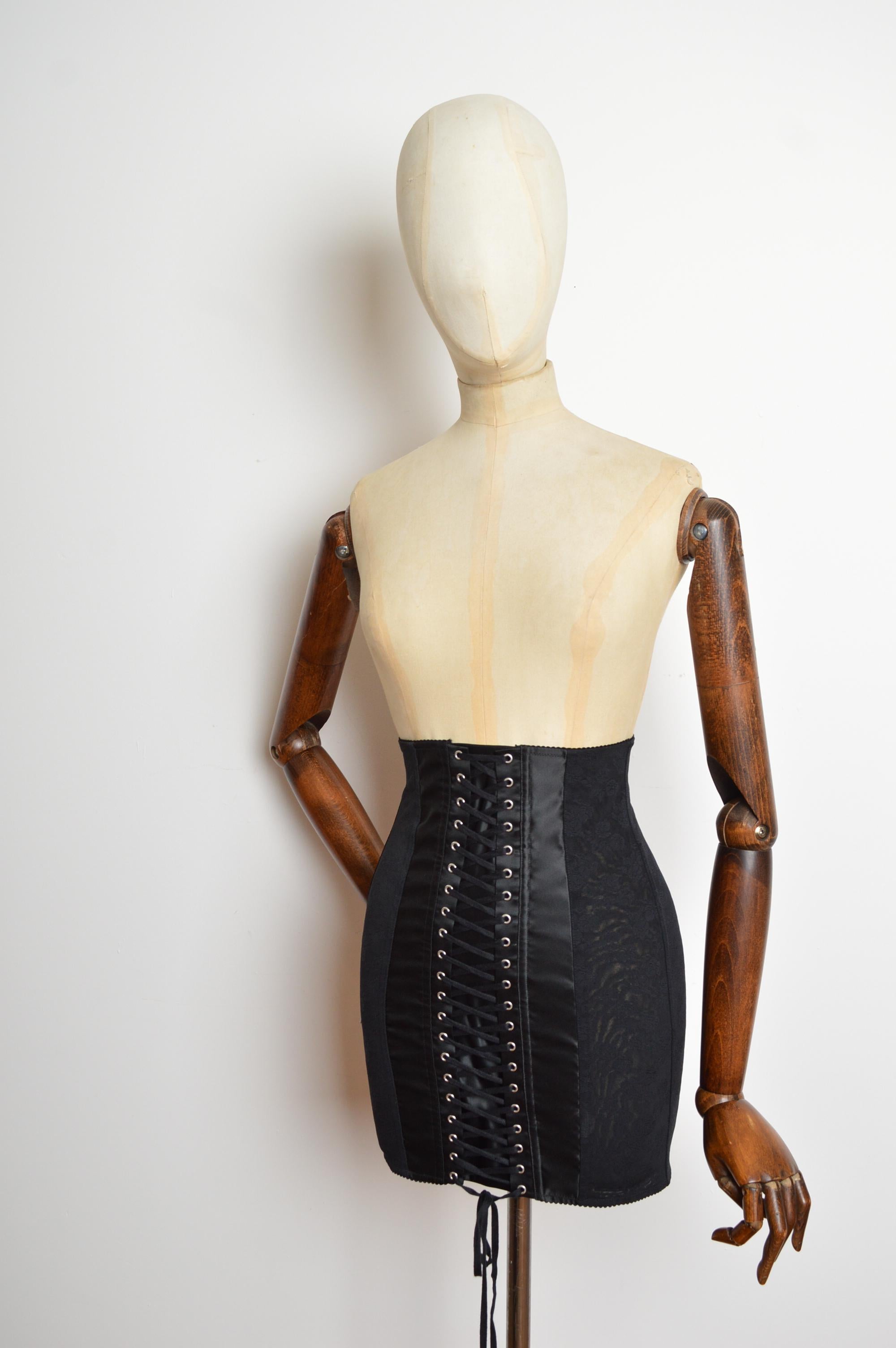 Noir 2000s Dolce & Gabbana Black high waist Lace up Lingerie corset mini jupe en vente