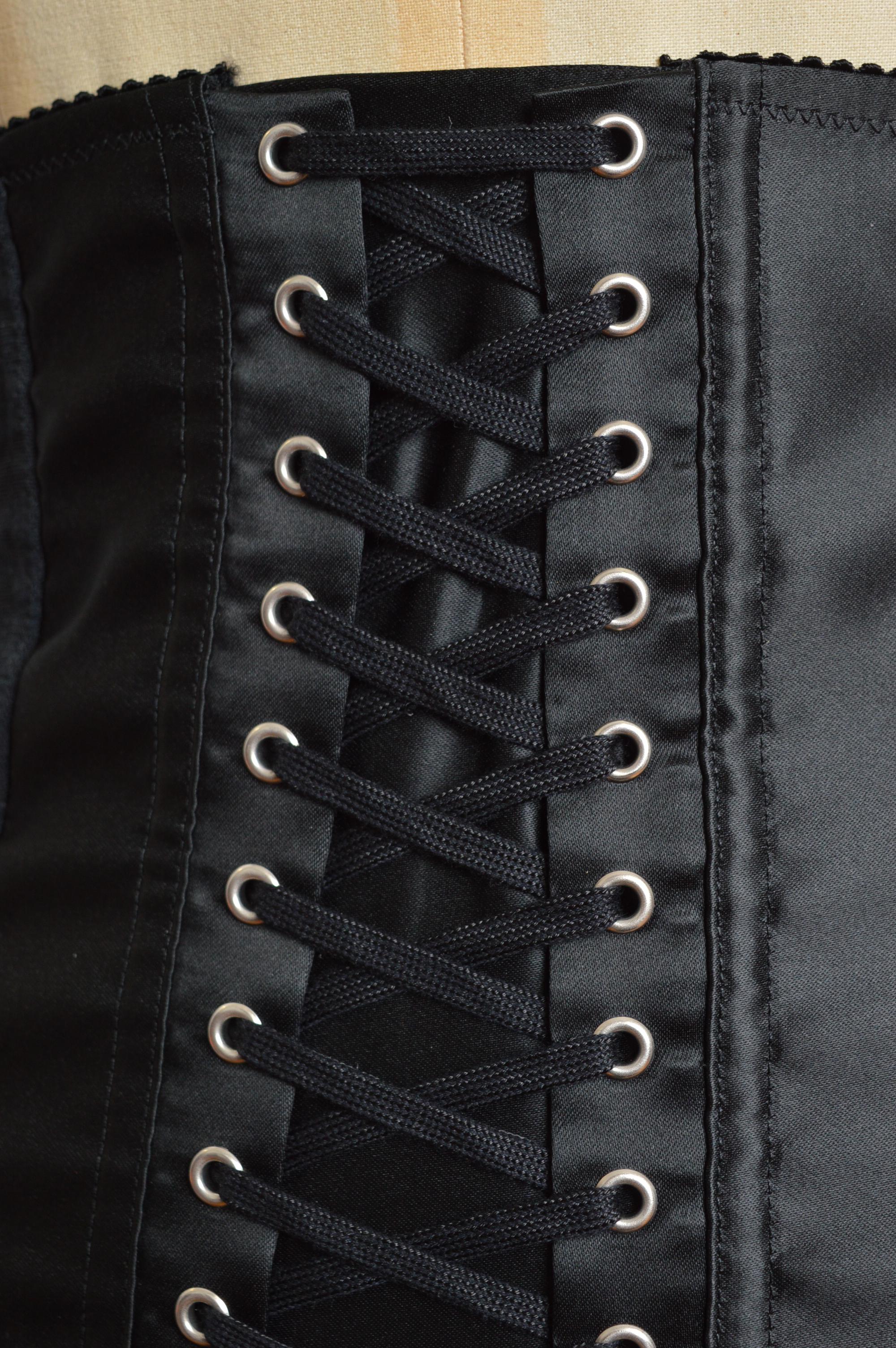 2000s Dolce & Gabbana Black high waist Lace up Lingerie corset mini jupe en vente 1