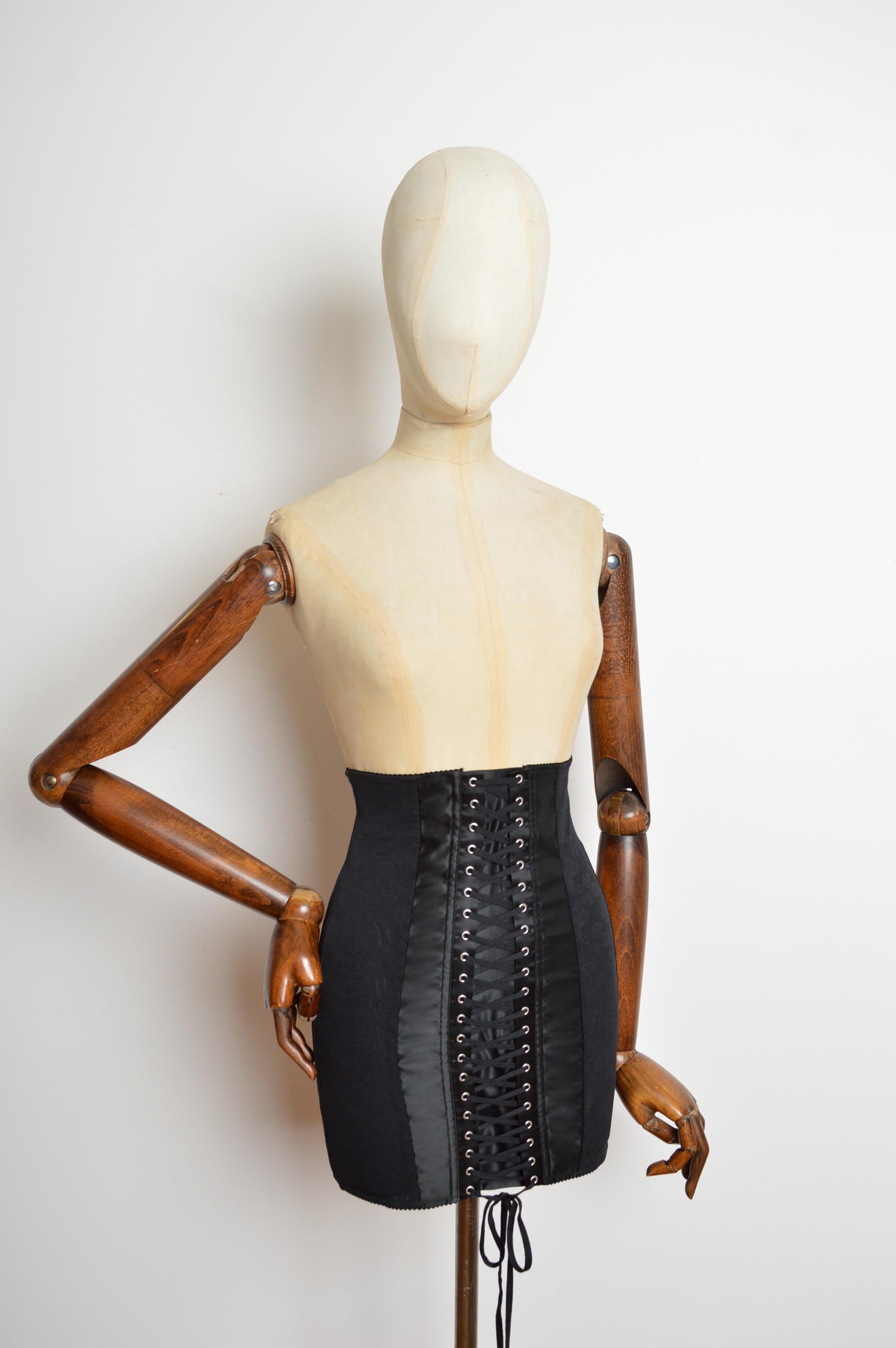 2000s Dolce & Gabbana Black high waist Lace up Lingerie corset mini jupe en vente 3