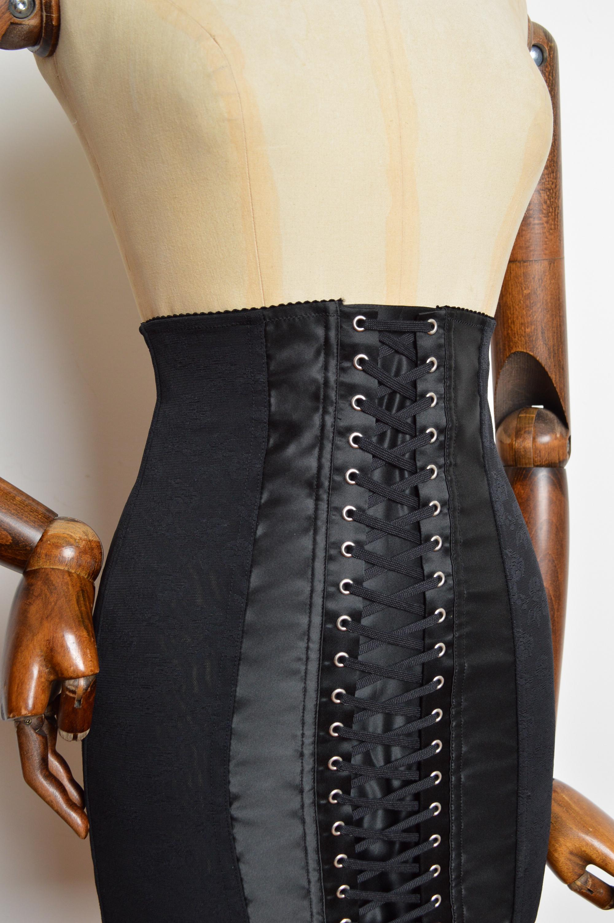 2000s Dolce & Gabbana Black high waist Lace up Lingerie corset mini jupe en vente 4