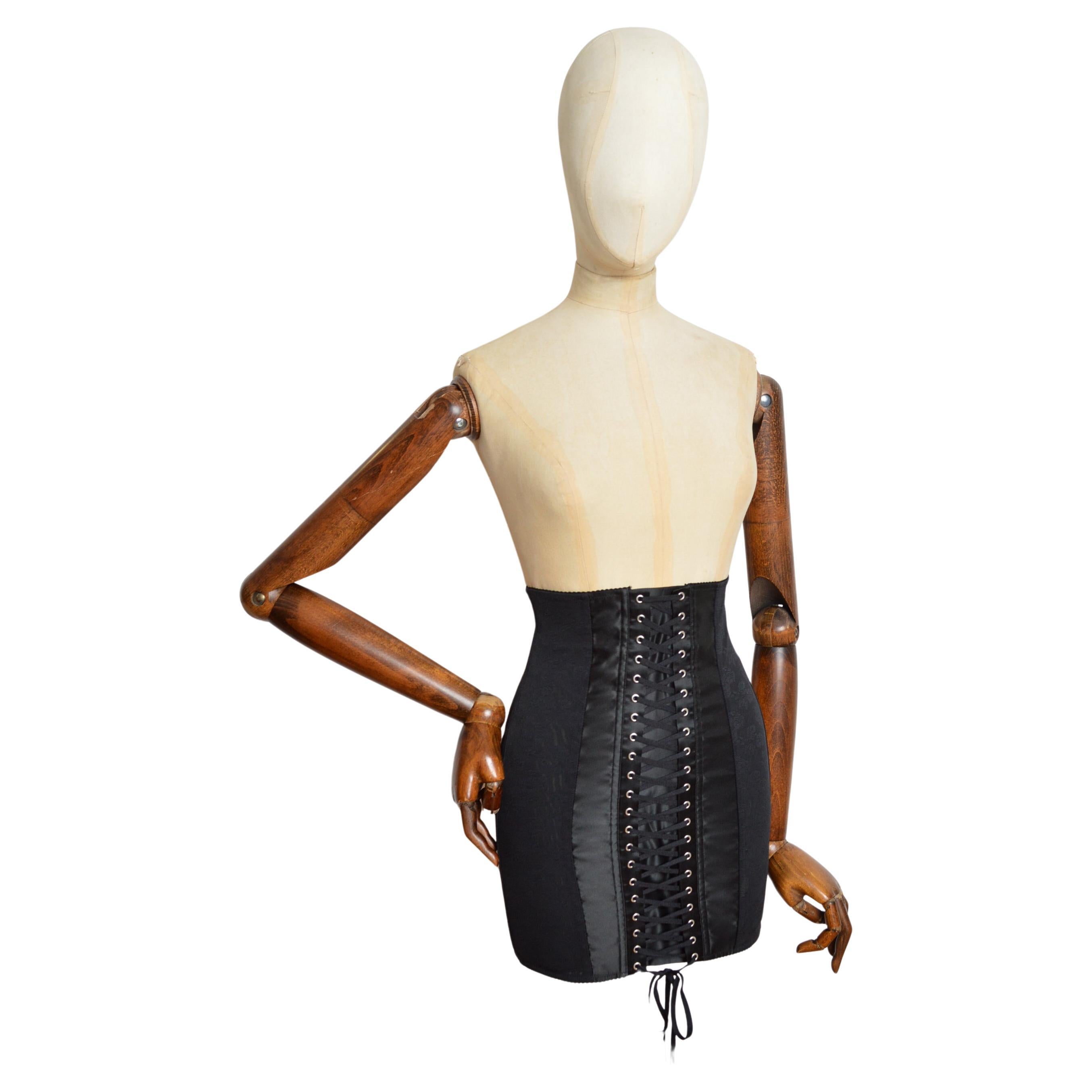 2000s Dolce & Gabbana Nero a vita alta in pizzo Lingerie corsetto mini gonna in vendita