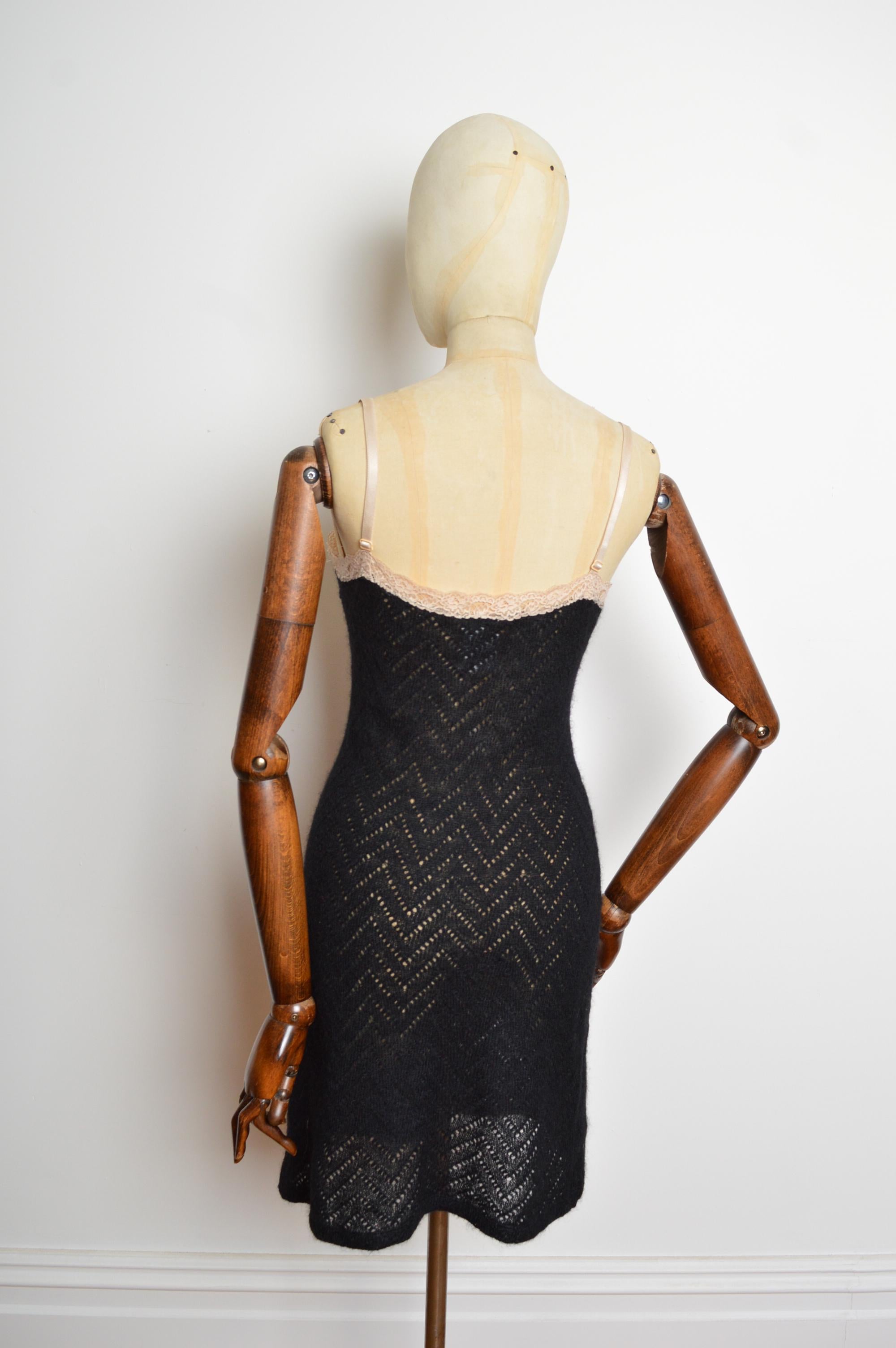 2000er DOLCE & GABBANA Schwarzer Mohair durchsichtiger cremefarbener Spitzenbesatz Mini-Slipkleid im Angebot 6