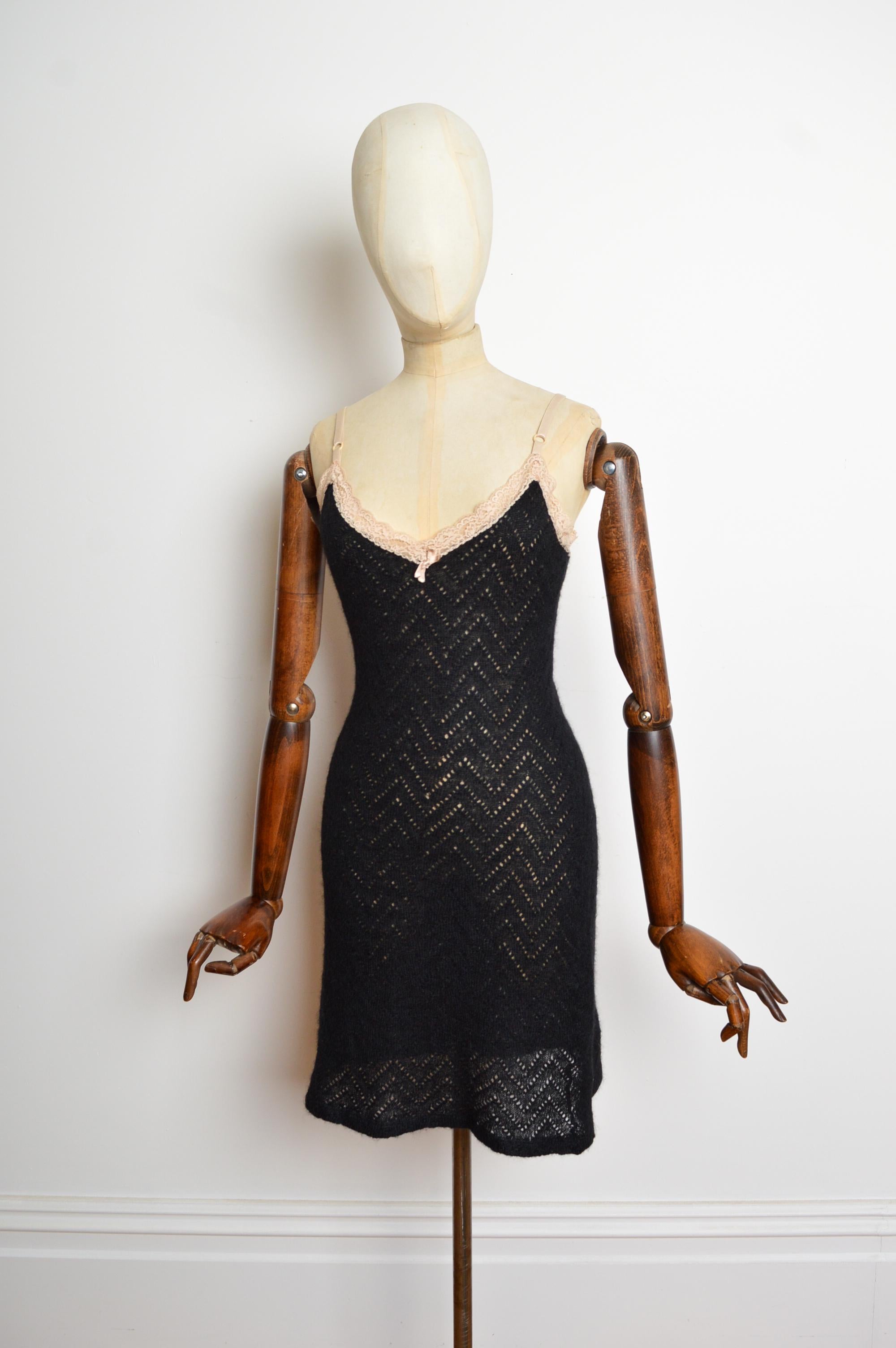 2000er DOLCE & GABBANA Schwarzer Mohair durchsichtiger cremefarbener Spitzenbesatz Mini-Slipkleid im Zustand „Gut“ im Angebot in Sheffield, GB