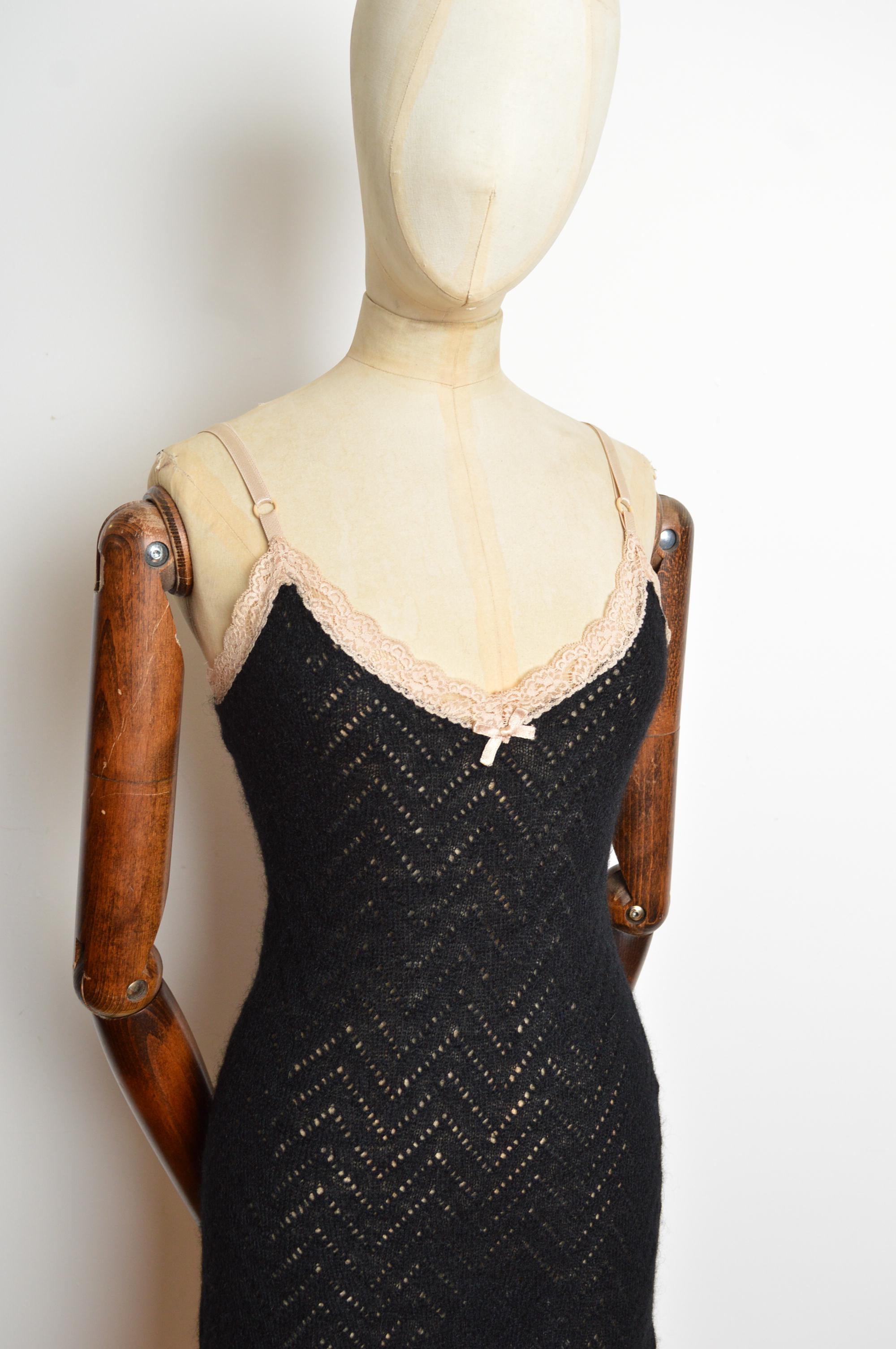 2000er DOLCE & GABBANA Schwarzer Mohair durchsichtiger cremefarbener Spitzenbesatz Mini-Slipkleid im Angebot 4