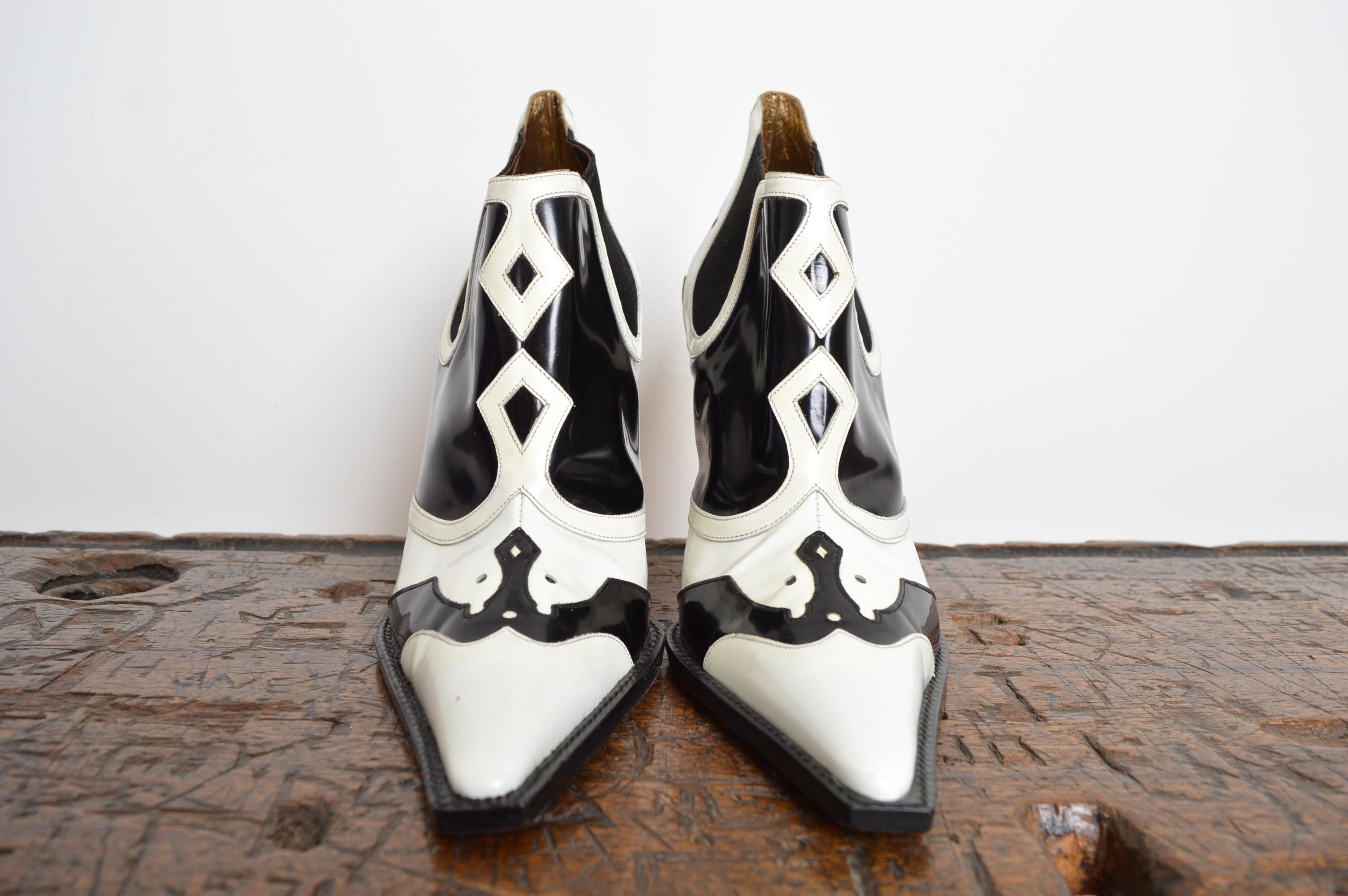 2000’s Dolce & Gabbana Black White High Heel Western Cowboy Ankle Boots - Heels in vendita 12