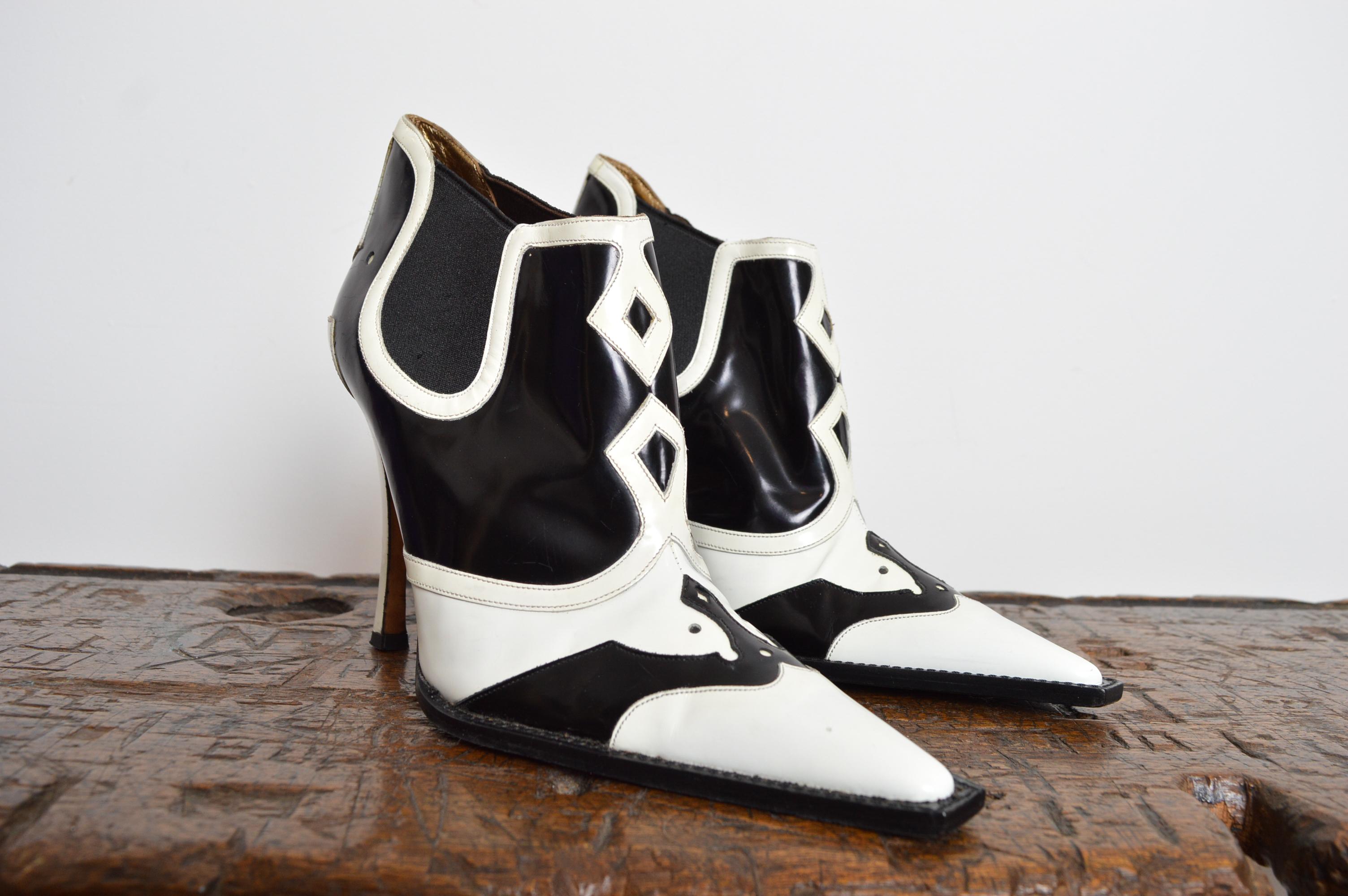 Nero 2000’s Dolce & Gabbana Black White High Heel Western Cowboy Ankle Boots - Heels in vendita