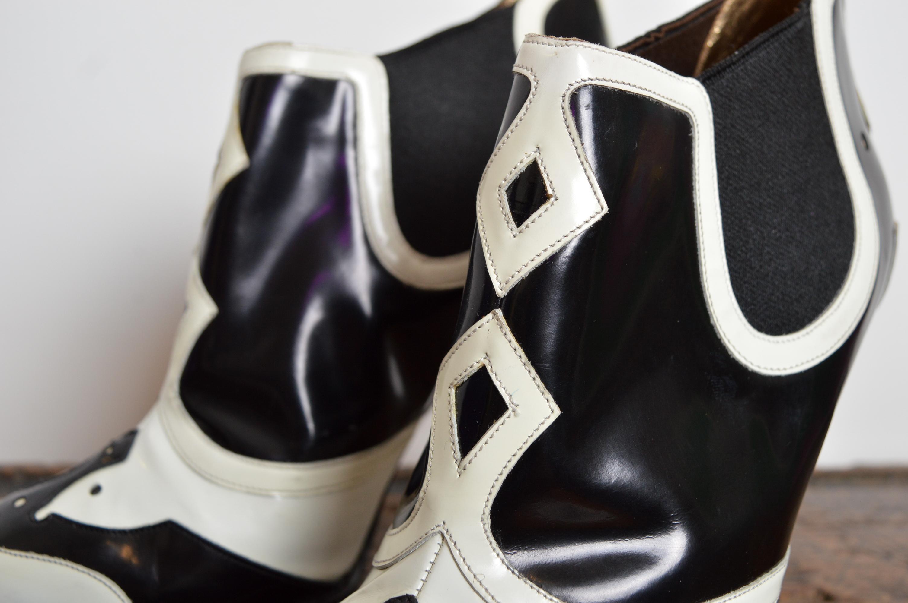 2000’s Dolce & Gabbana Black White High Heel Western Cowboy Ankle Boots - Heels in vendita 2