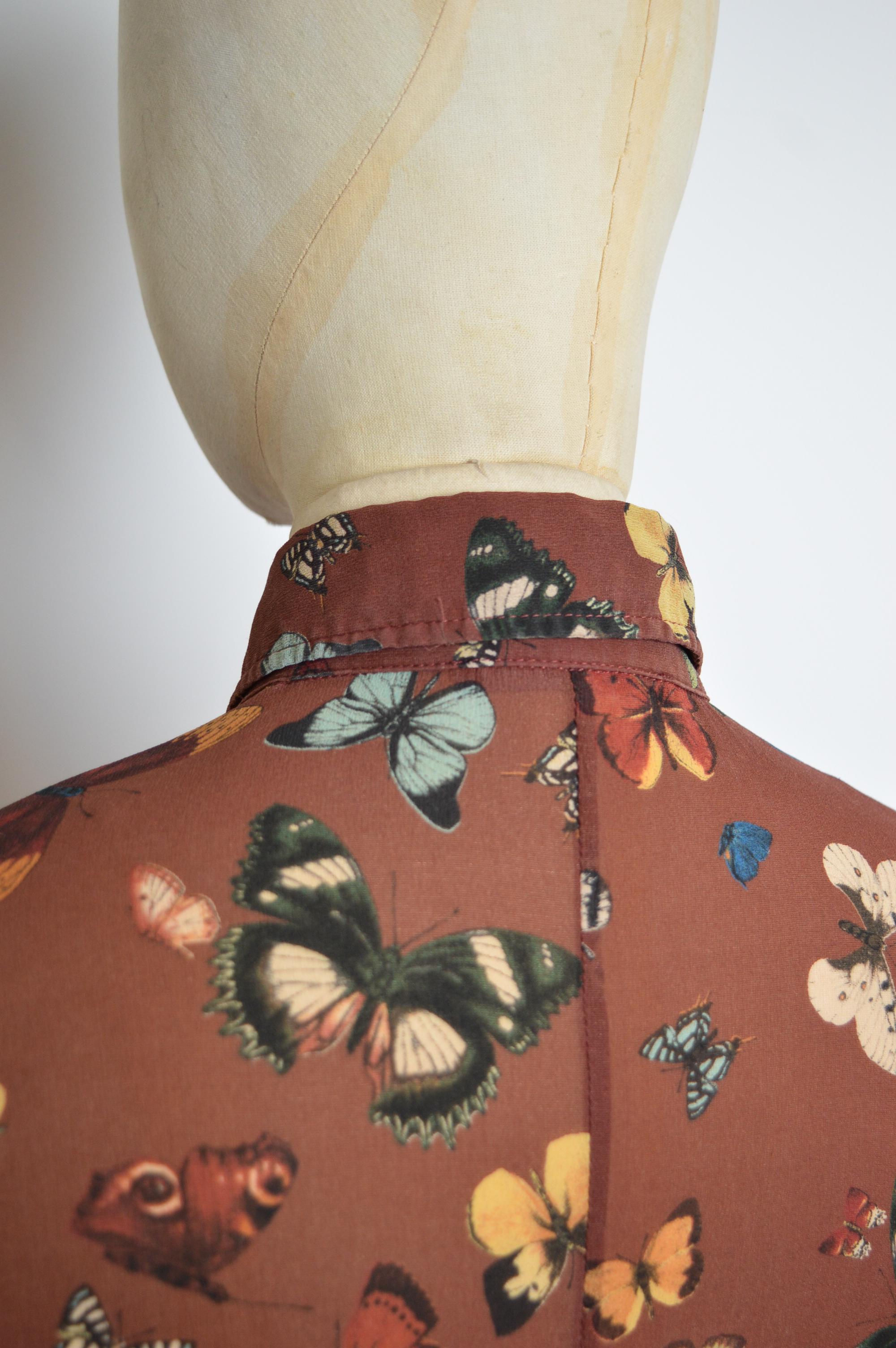 Dolce & Gabbana, camicia in chiffon di seta marrone con stampa a farfalla degli anni 2000 in vendita 7