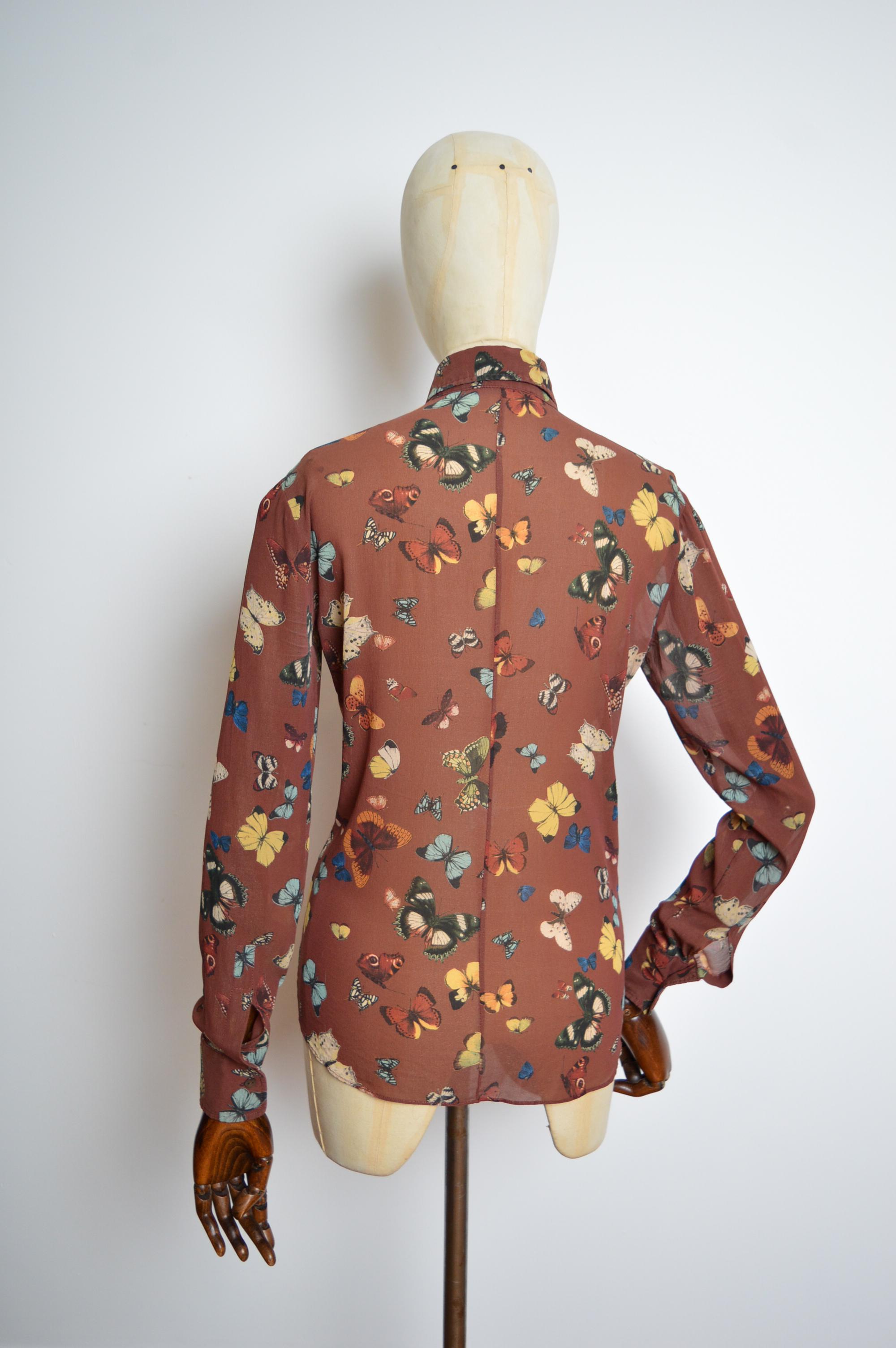 Dolce & Gabbana, camicia in chiffon di seta marrone con stampa a farfalla degli anni 2000 in vendita 1