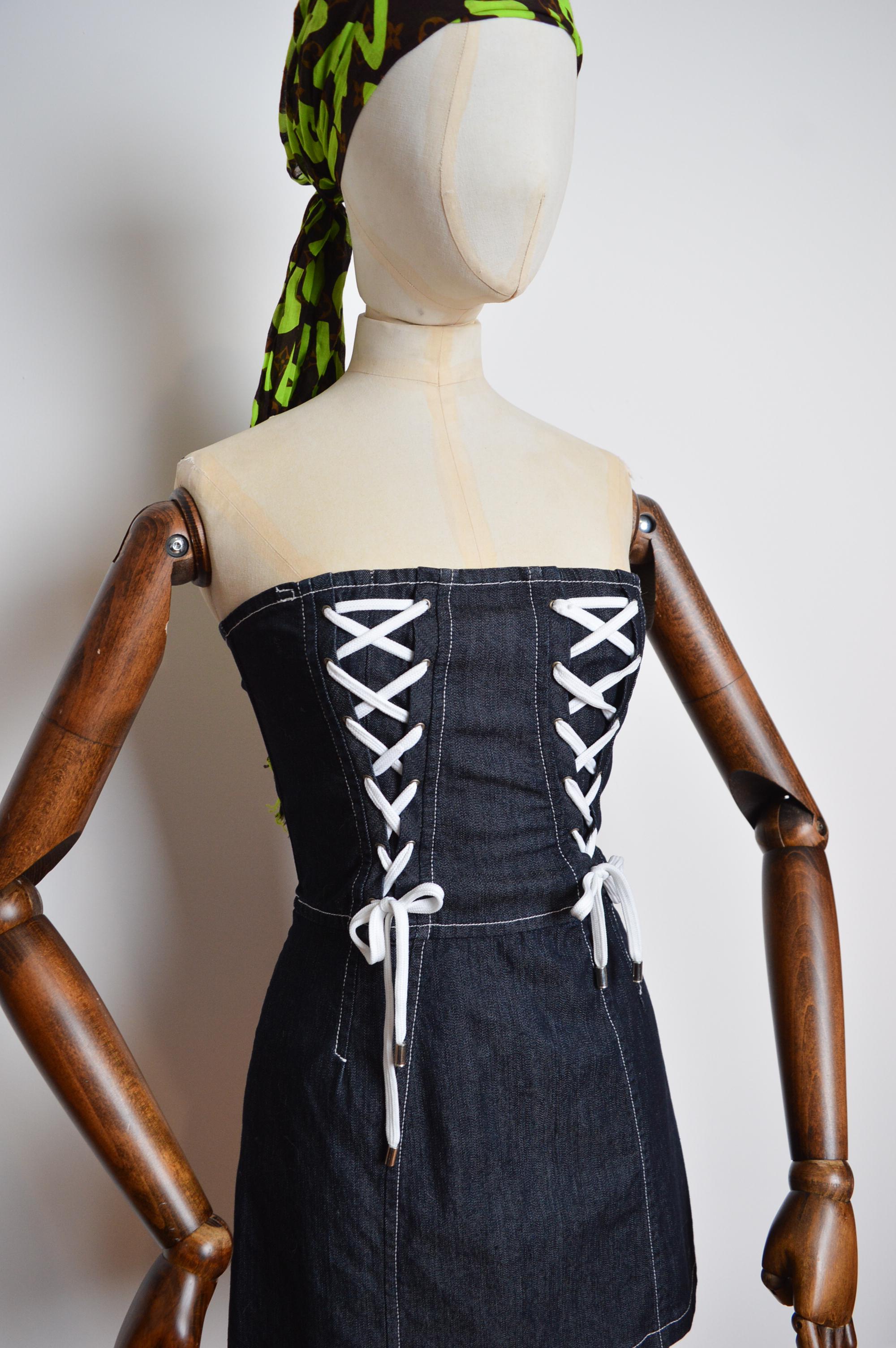Dolce & Gabbana, mini-robe corset de sport sans bretelles en jean bleu foncé, années 2000 en vente 1