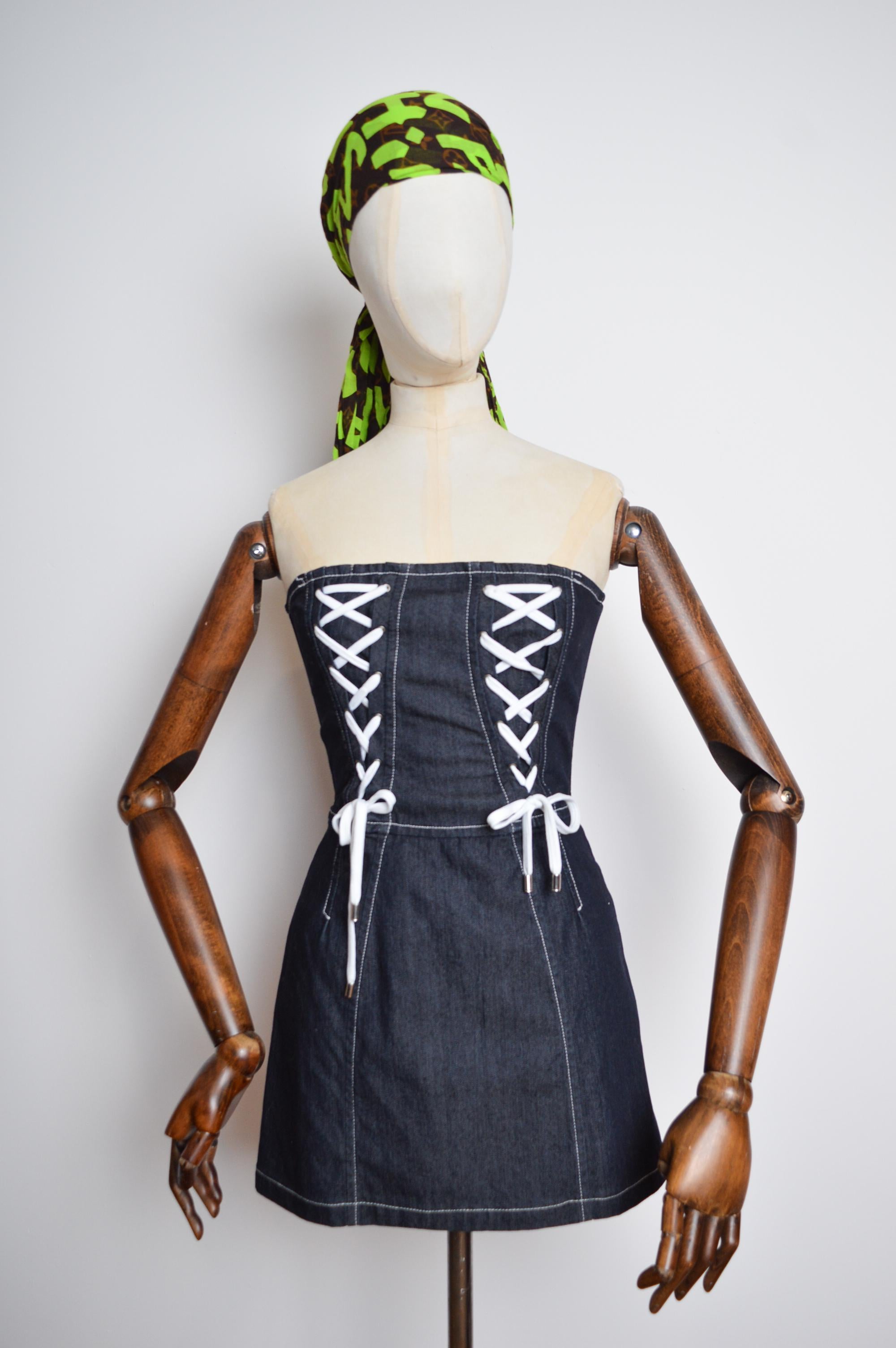 Dolce & Gabbana, mini-robe corset de sport sans bretelles en jean bleu foncé, années 2000 en vente 4