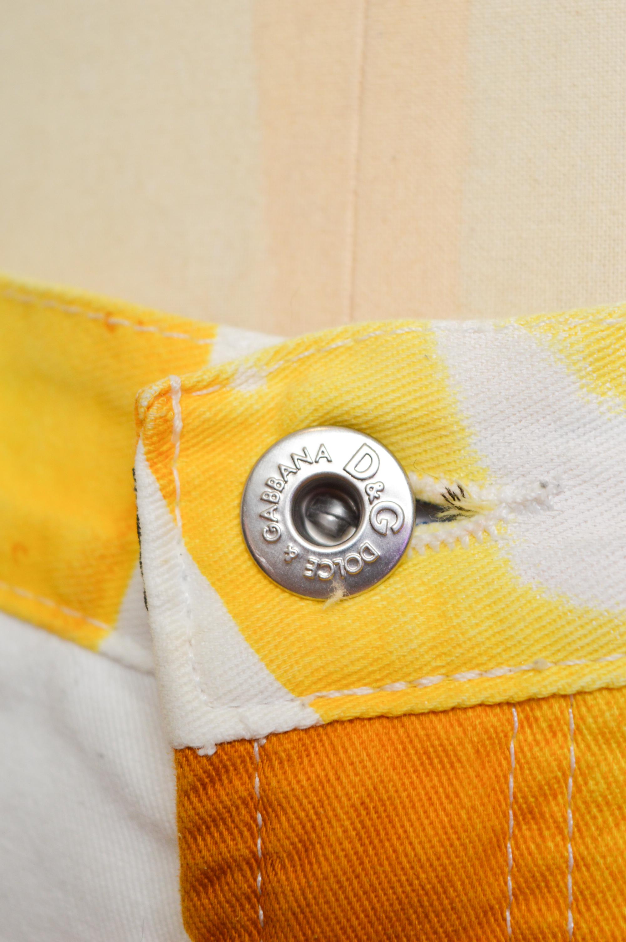 2000's DOLCE & GABBANA Lemon Print Summer Fruit Capri Pants - Crop Trousers For Sale 6