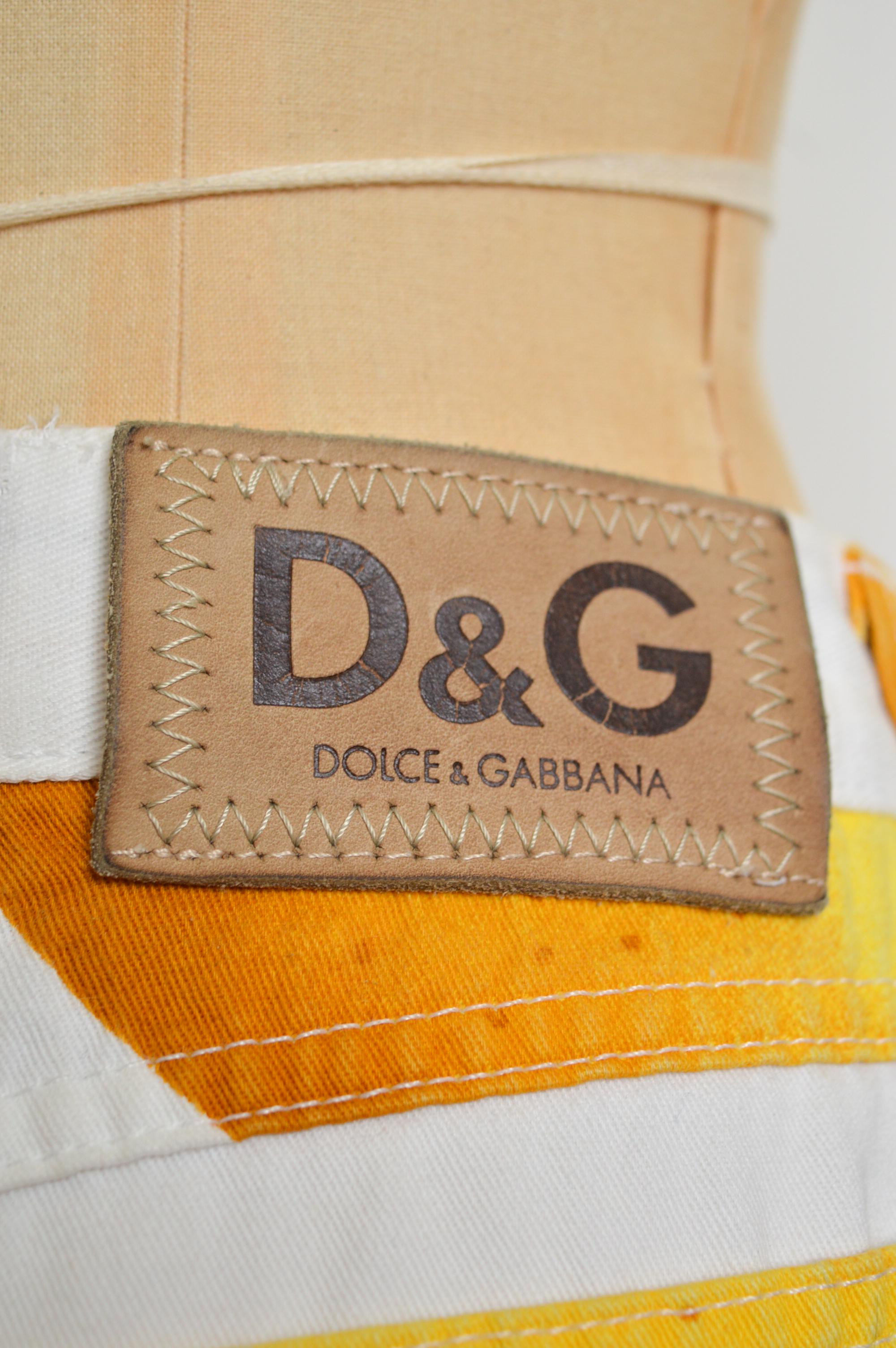 Women's or Men's 2000's DOLCE & GABBANA Lemon Print Summer Fruit Capri Pants - Crop Trousers For Sale