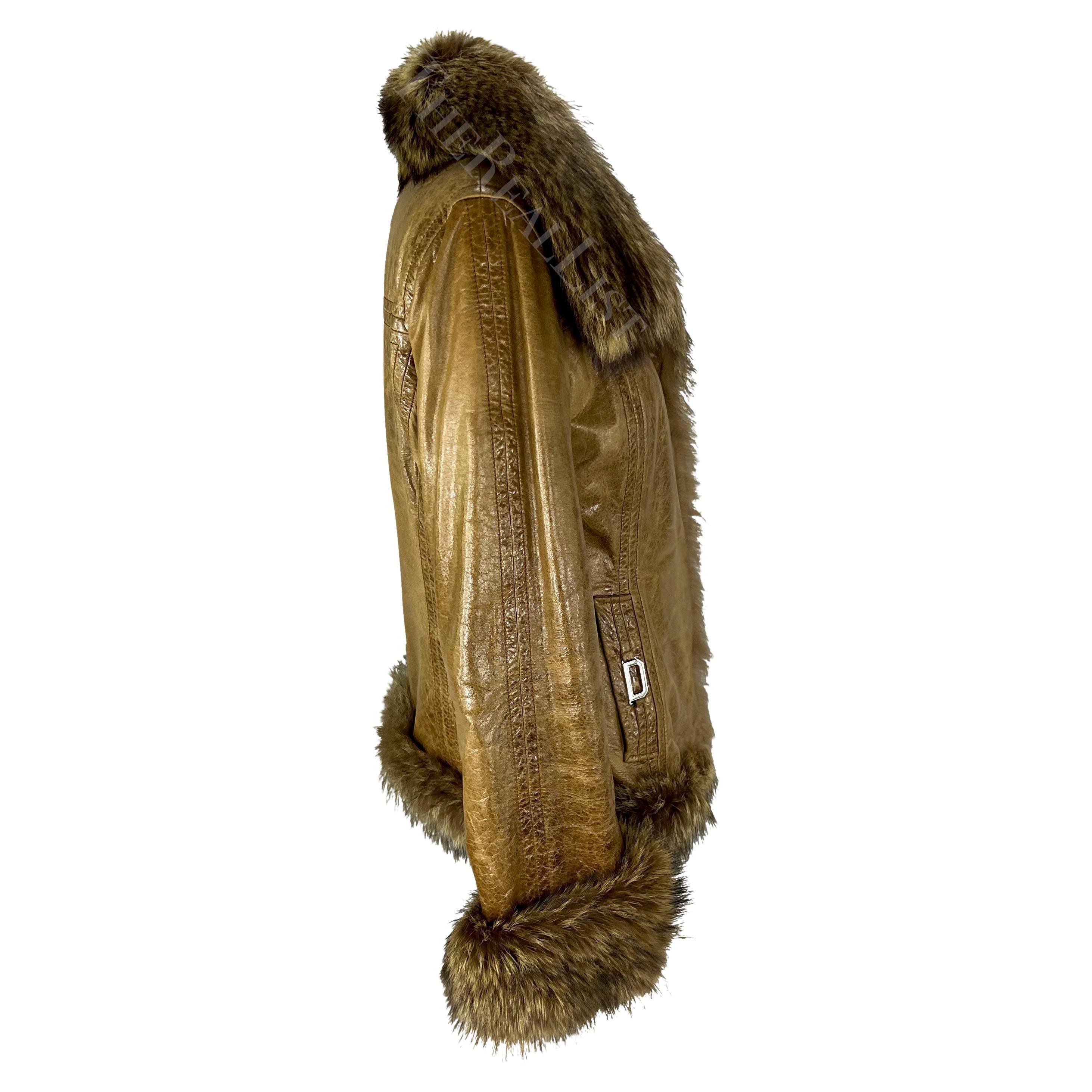 2000s Dolce & Gabbana Logo Hebilla Marrón Abrigo de piel charol envejecido en venta 2