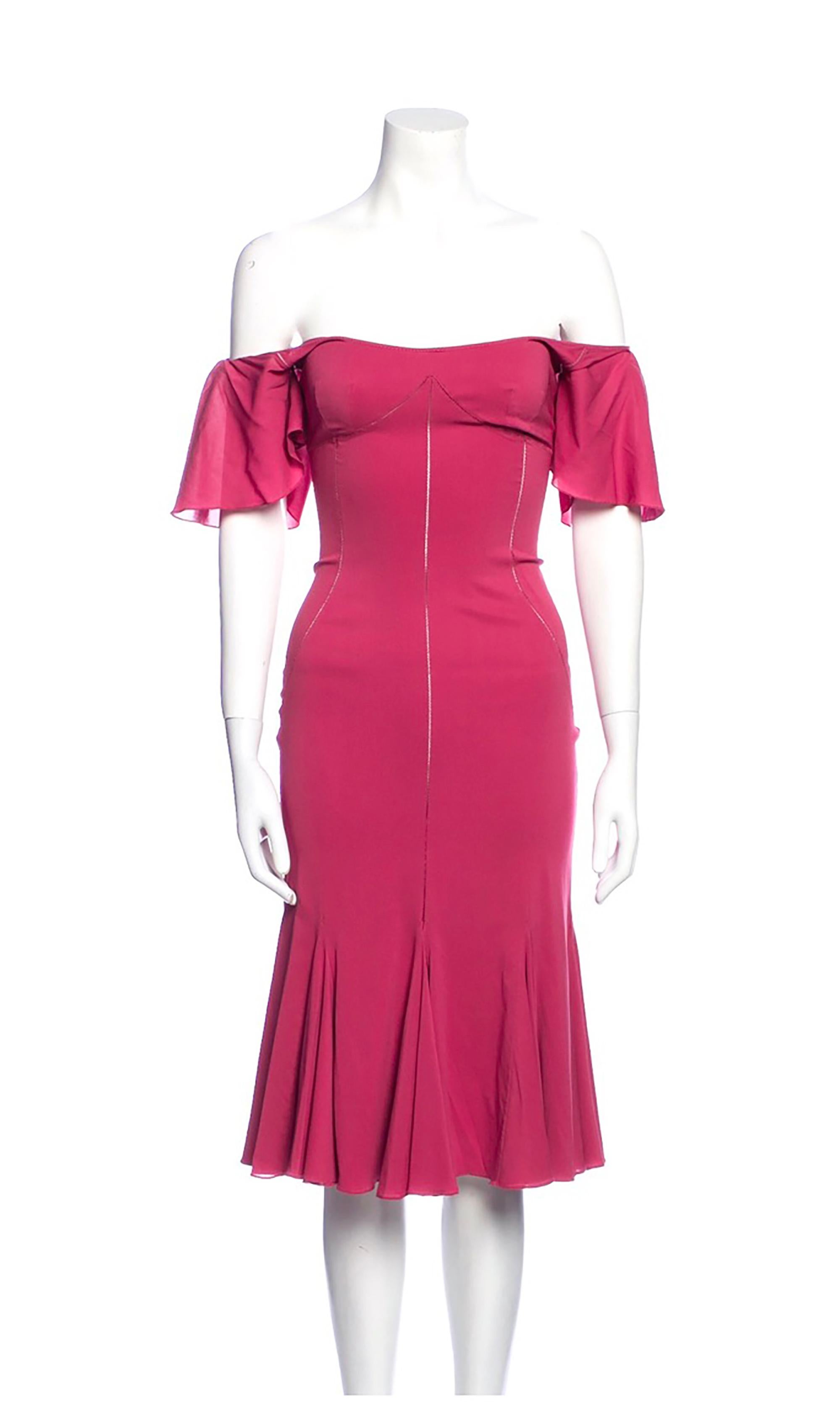 2000s Dolce & Gabbana Pink Off Shoulder Fluted Dress 
ruffle hem
short sleeve with off-the shoulder
Condition: Excellent
29.25