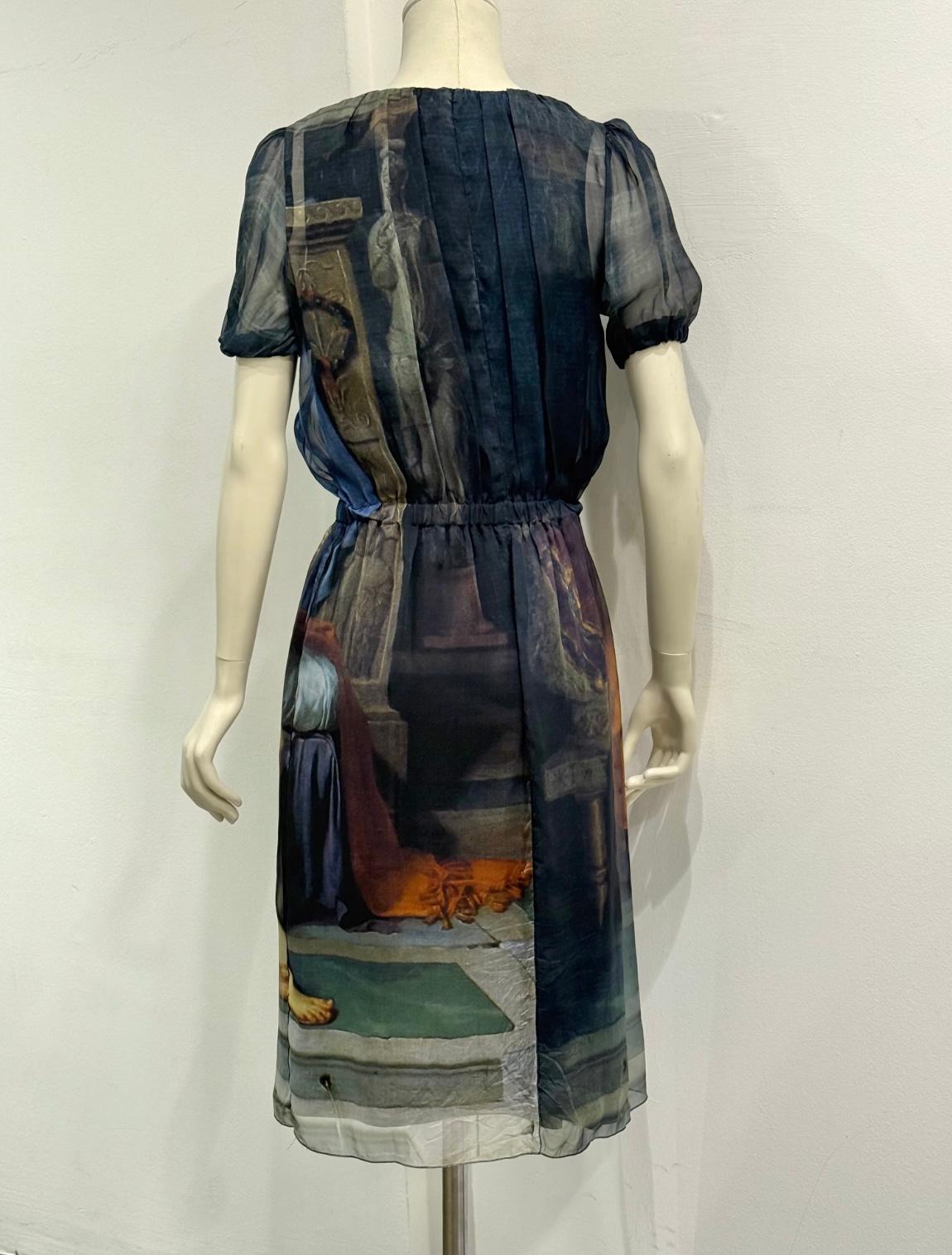 2000s Dolce & Gabbana París y Helen amor pintura vestido

Este vestido de Dolce & Gabbana de los años 2000 presenta uno de los estampados más evocadores de la casa: una pintura de inspiración renacentista que representa a los amantes mitológicos