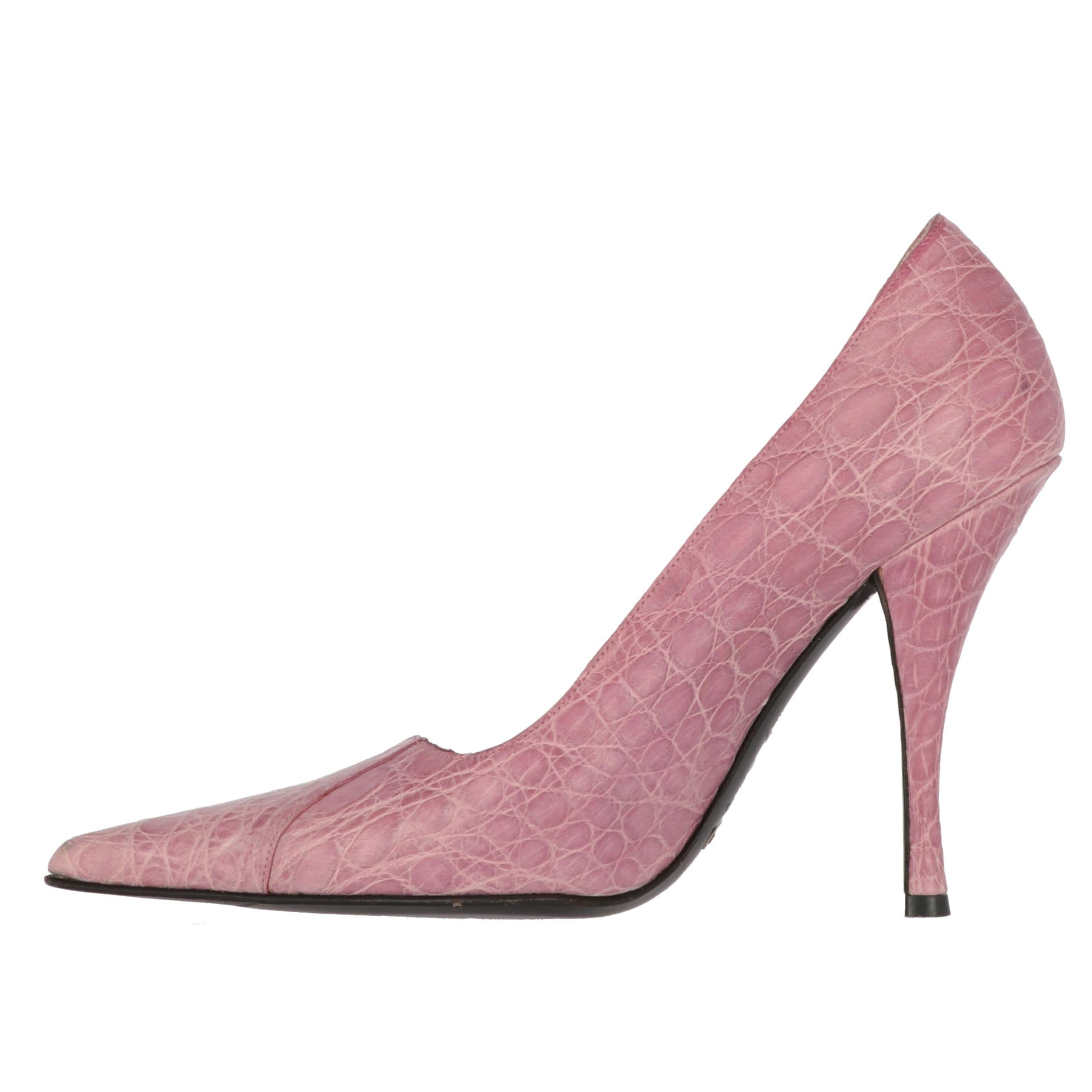 Dolce & Gabbana crocodile print pink genuine leather pumps. Fashionable piece with stiletto heel and pointed toe.
The item shows some light signs of wear on the leather and the toe, as shown in the pictures.

Years: 2000s

Made in Italy

Size: 38